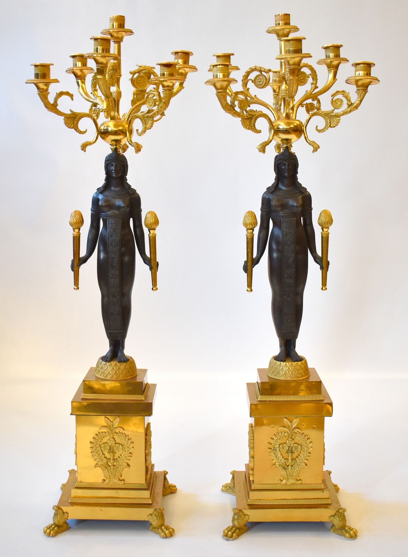 CANDELIERE paire de candélabres en bronze doré et patiné de style Empire
cm.X h.&hellip;