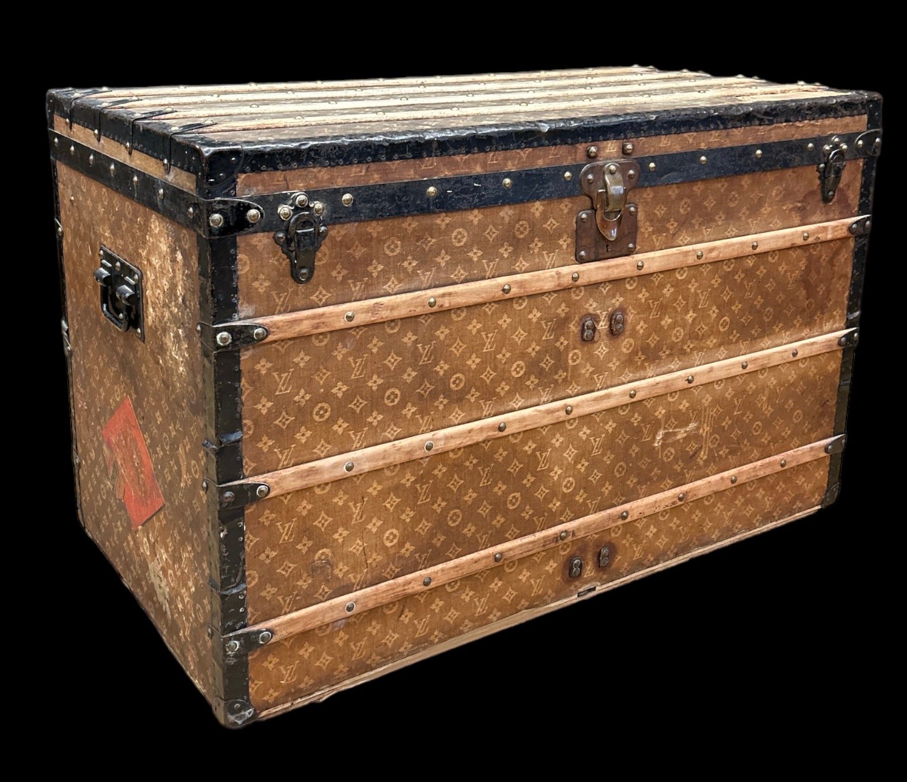 Louis Vuitton Malle Courier trunk in wood covered with D…