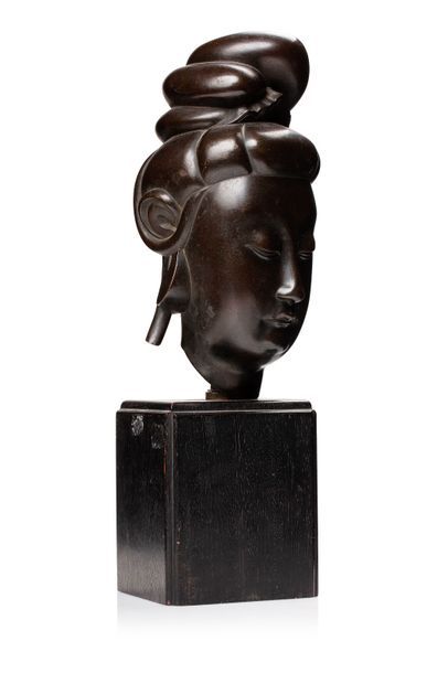 VIETNAM, XXe siècle Tête de Quan-Am

En bronze à patine brune, Ecole des Arts ap&hellip;