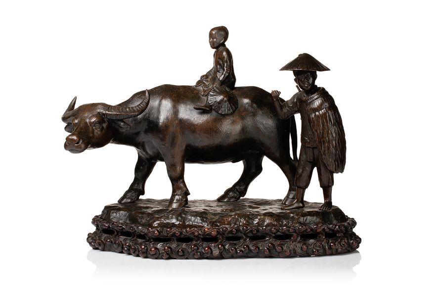 VIETNAM, XXe siècle Groupe en bronze

Représentant un buffle et paysans; belle p&hellip;