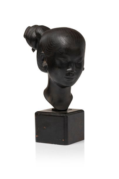VIETNAM, XXe siècle Buste de jeune fille en bronze

Marque à l'arrière.



Haute&hellip;