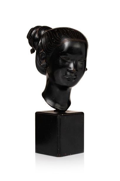 VIETNAM, XXe siècle Buste de jeune fille en bronze

Marque Bien Hoa à l'arrière &hellip;