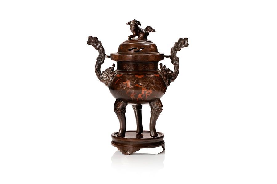VIETNAM, XIXe siècle Brûle-parfum couvert en bronze

A décor d’incrustations d’a&hellip;