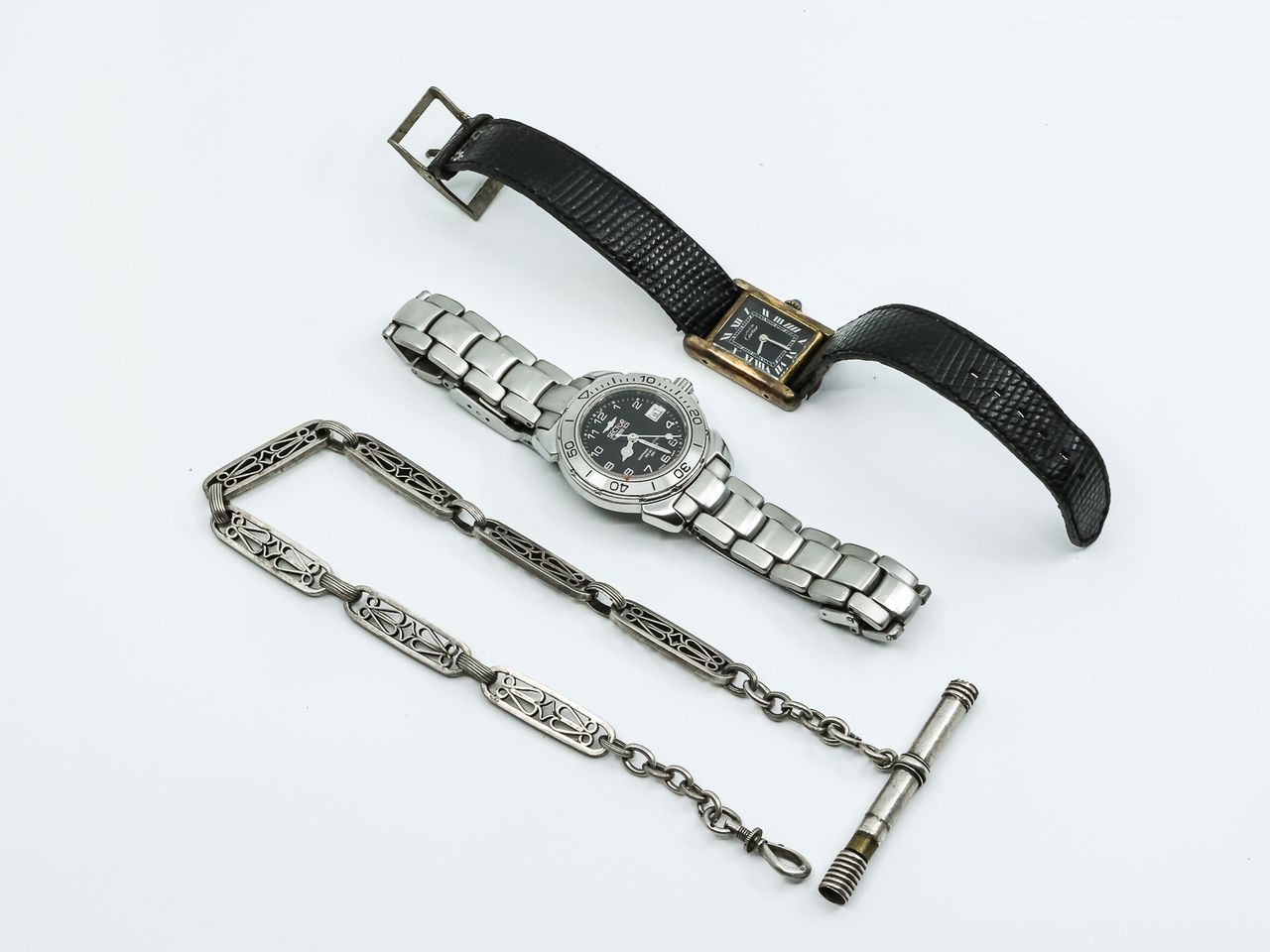 Null Kette und zwei Armbanduhren im Zustand : 

-Kette einer Uhr aus Silber 800/&hellip;