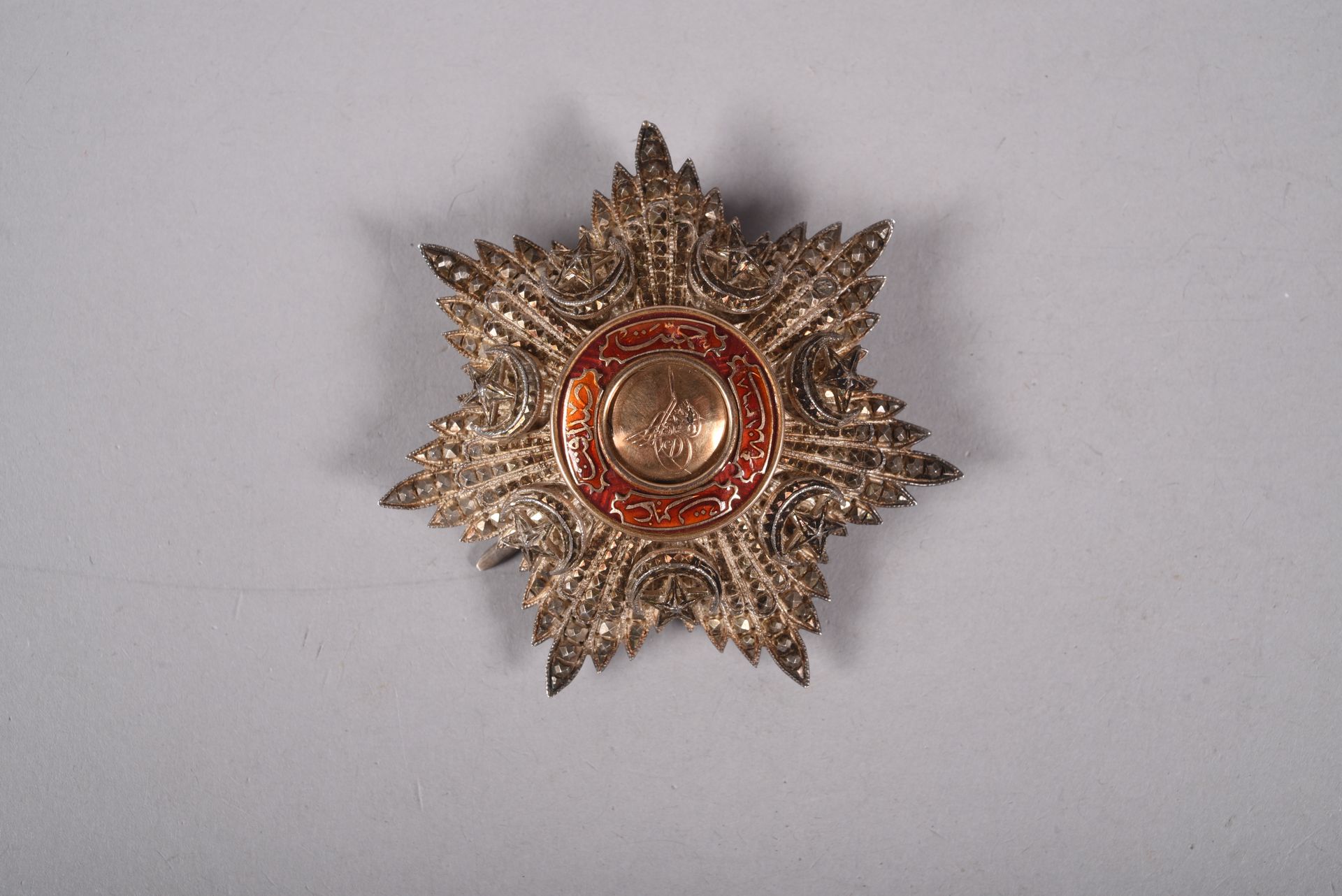 Null 土耳其。穿孔银质 Medjidieh 大军官勋章。保存完好。