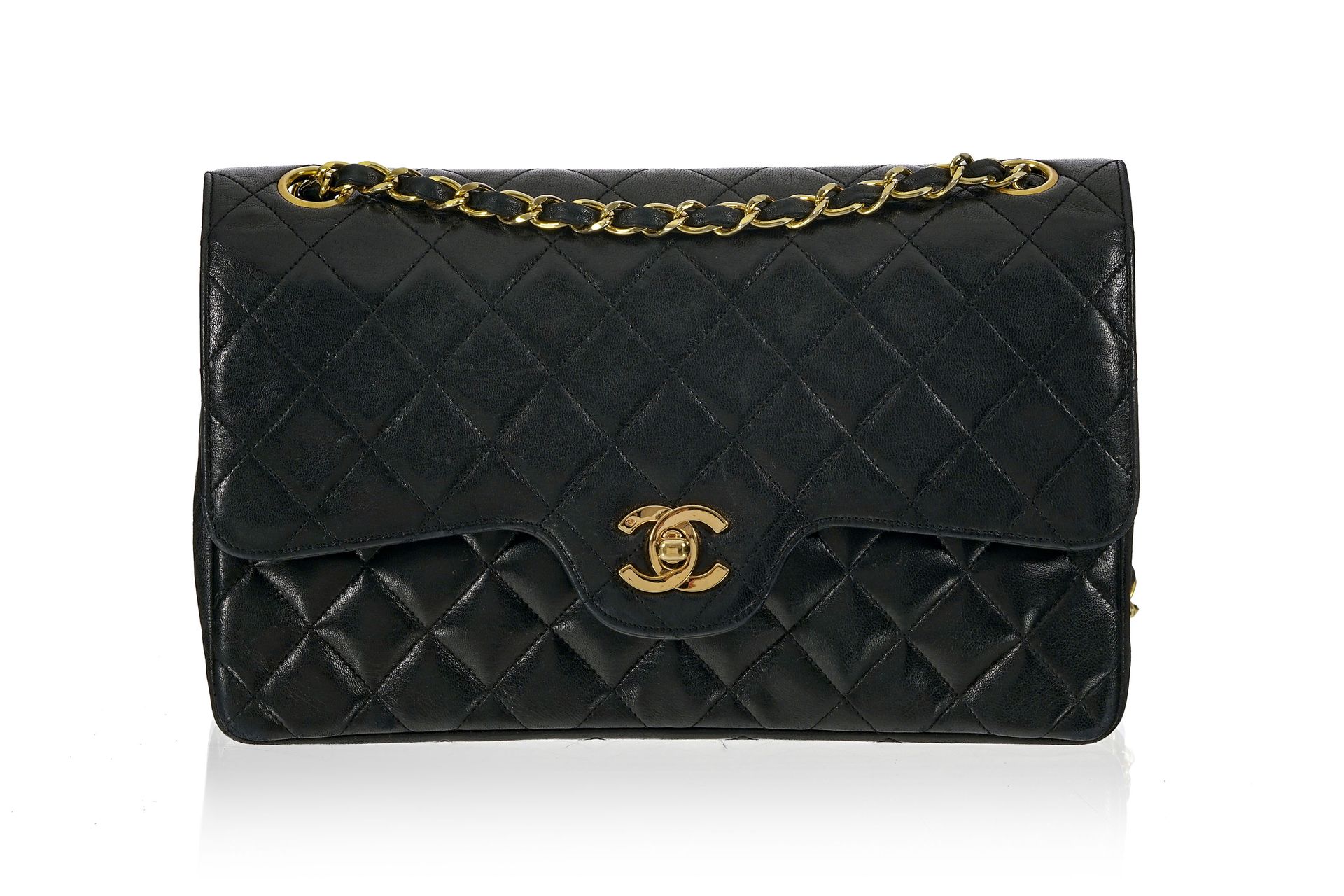 Null Chanel, sac Timeless classique à double rabat en cuir de veau noir matelass&hellip;