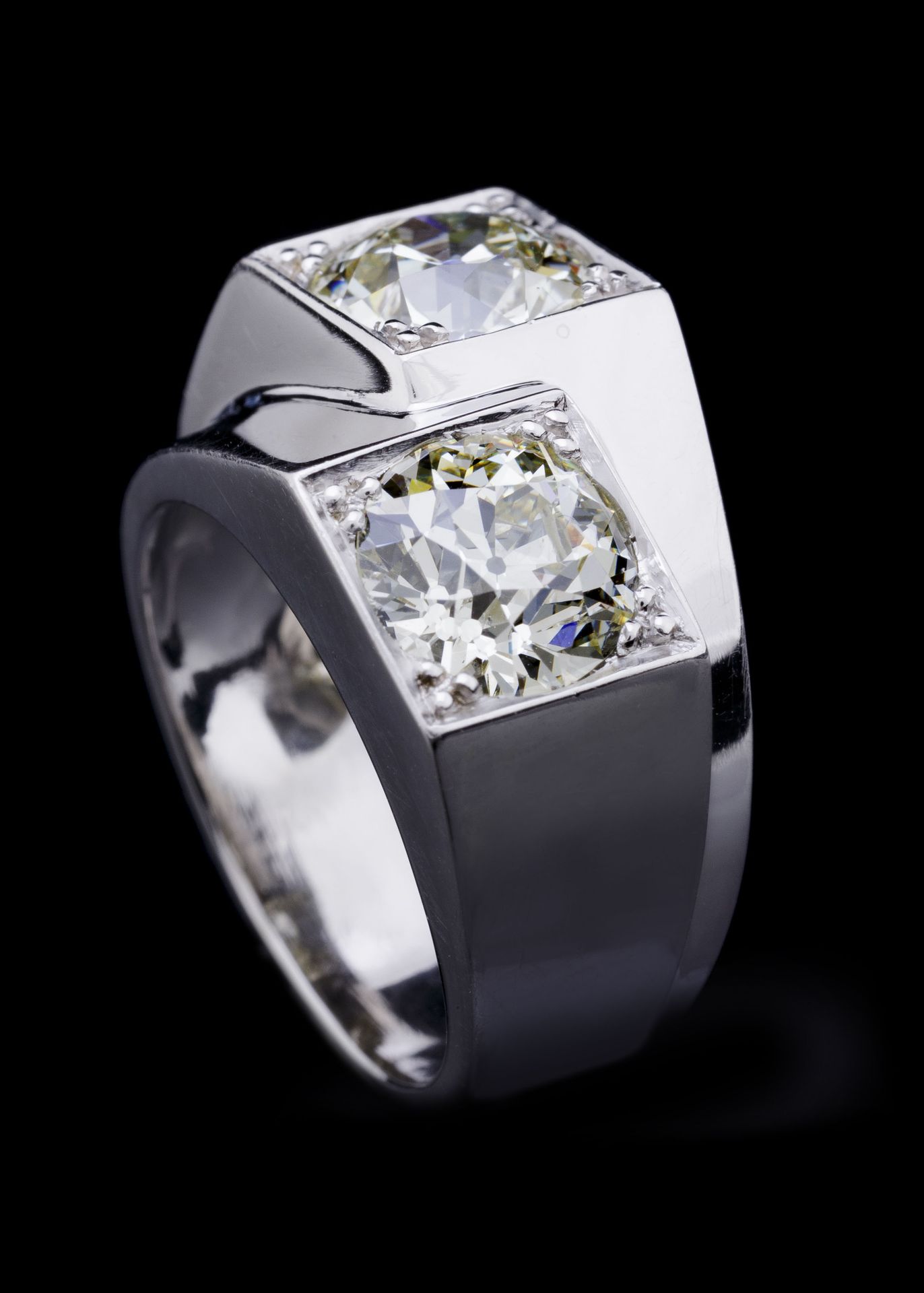 Null Boivin, bague Art Déco platine sertie de deux diamants taille intermédiaire&hellip;