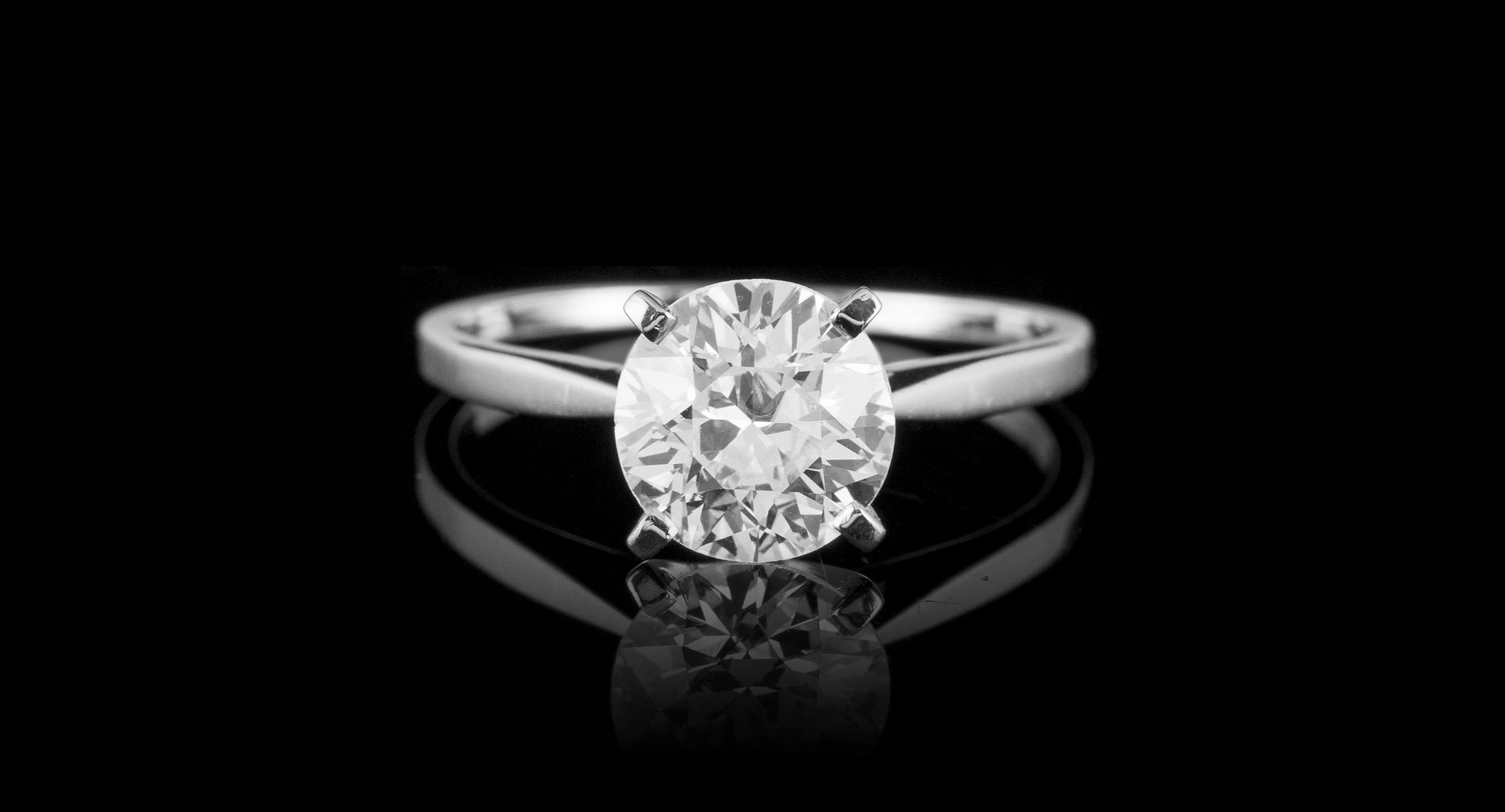 Null Solitaire or gris 750 serti d'un diamant taille ancienne de 2.04 carats, do&hellip;