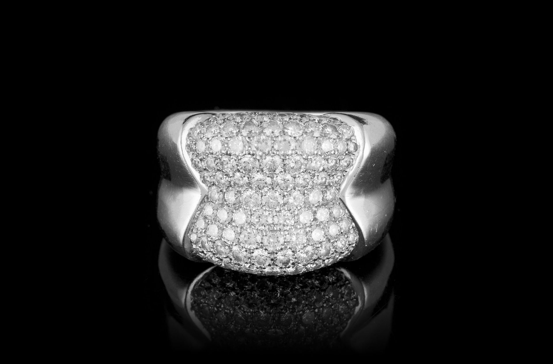 Null De Grisogono, bague or gris 750 partiellement pavée de diamants taille bril&hellip;