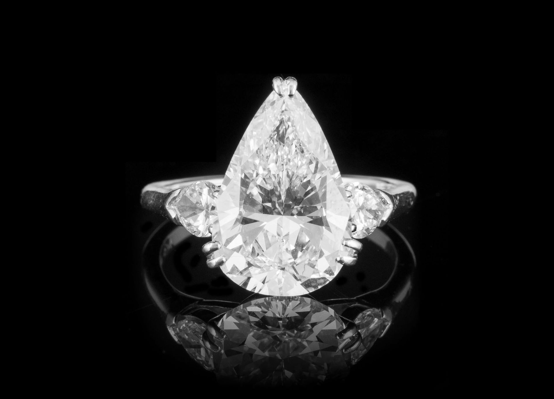 Null Harry Winston, bague platine sertie d'un diamants taille poire de 5.74 cara&hellip;