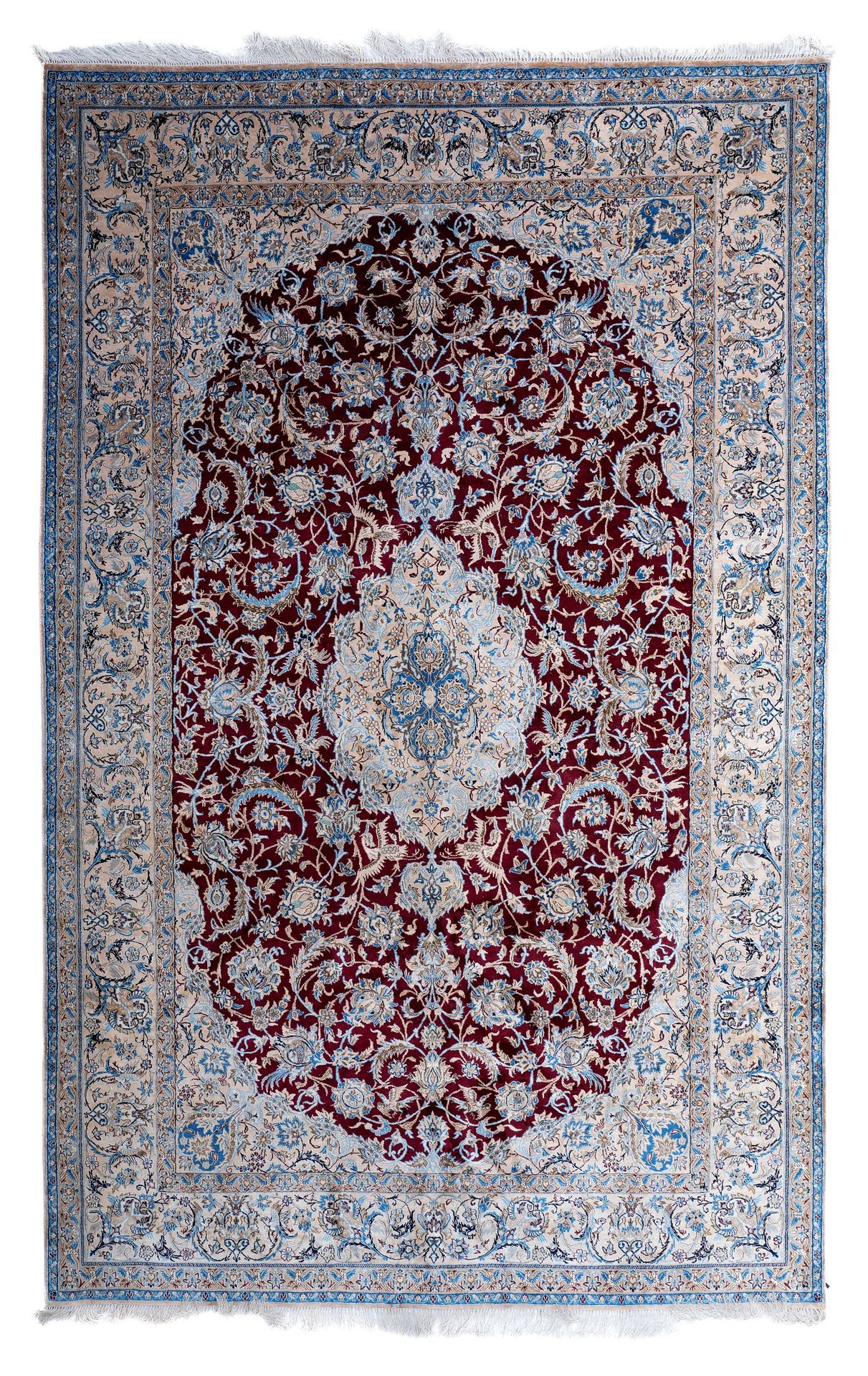 Null Tapis Ispahan en soie, Iran, 3ème quart du XXe s., à médaillon central bleu&hellip;