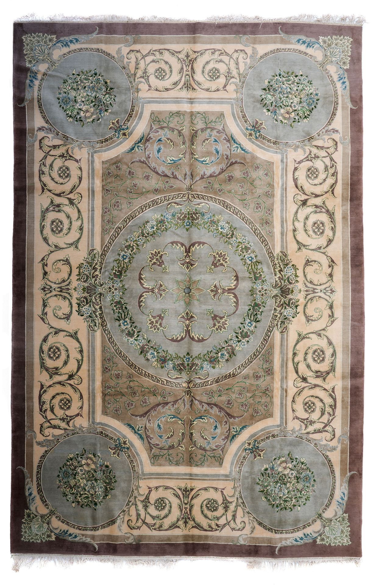 Null Tapis Kashan, Iran, 2ème moitié du XXe s., à grand médaillon central gris c&hellip;