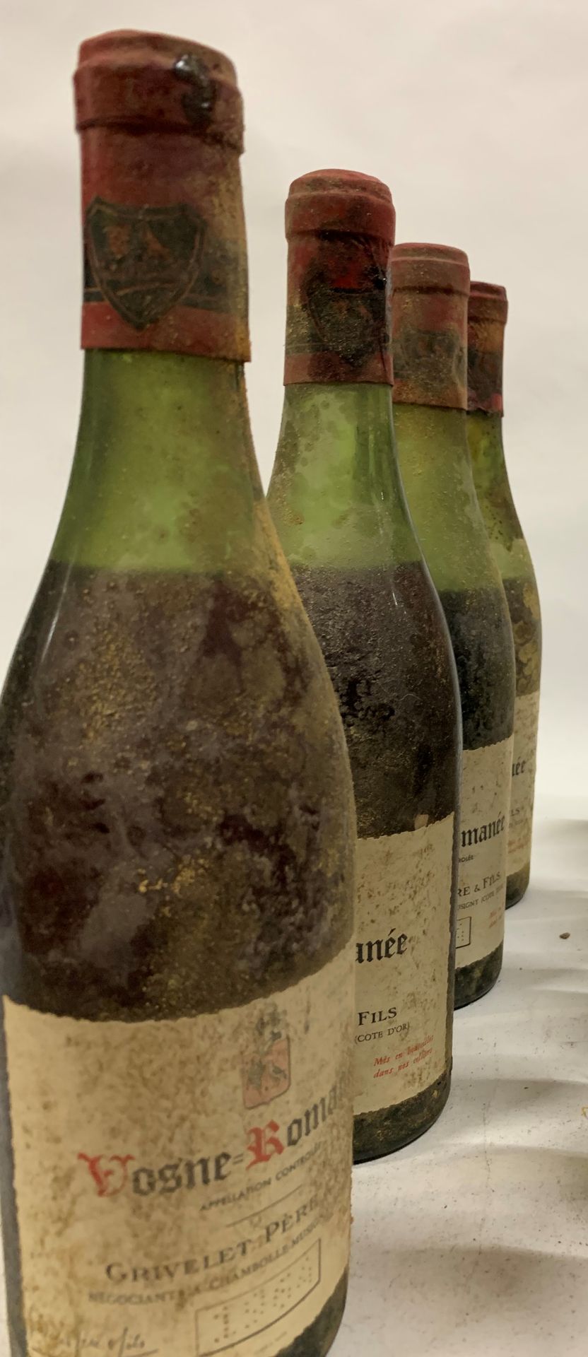 Null ● VOSNE-ROMANÉE

4 bouteilles, Grivelet Père & Fils, 1964 (V - ES)

9 boute&hellip;