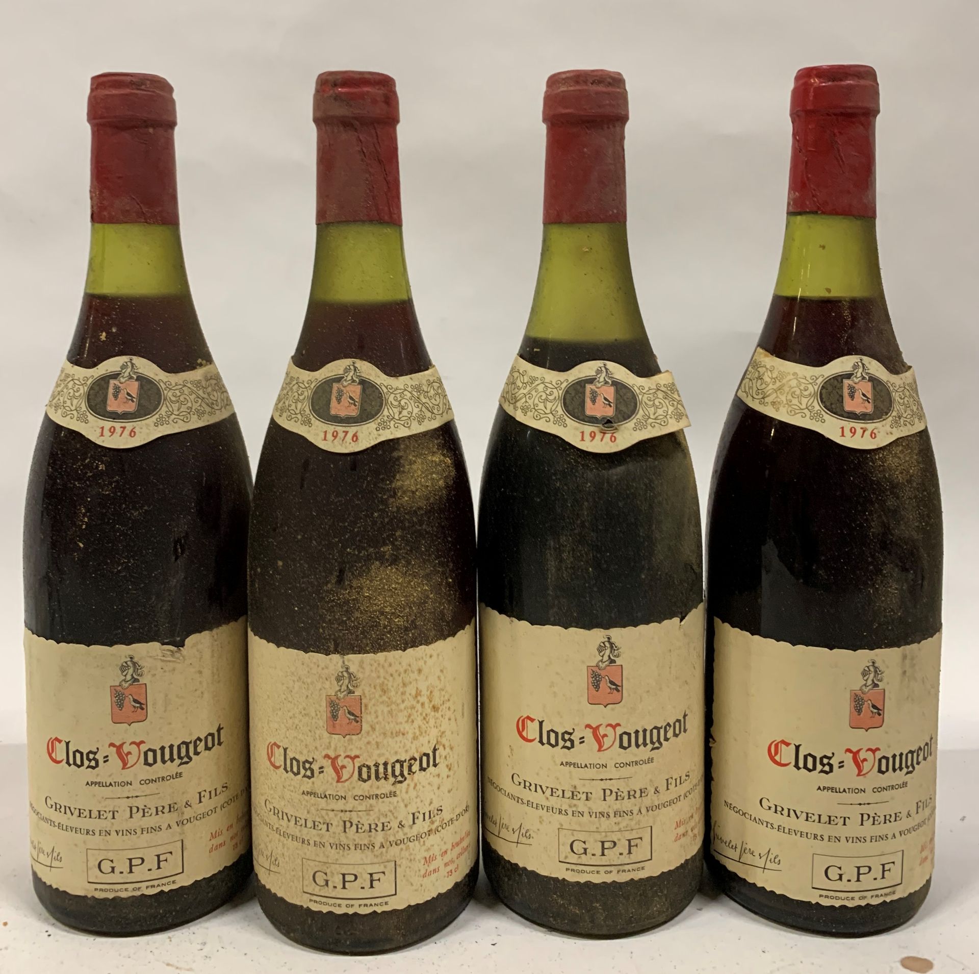 Null ● CLOS-VOUGEOT | Grivelet Père & Fils, 1976

11 bouteilles (3MB, B)

Réf. 9&hellip;