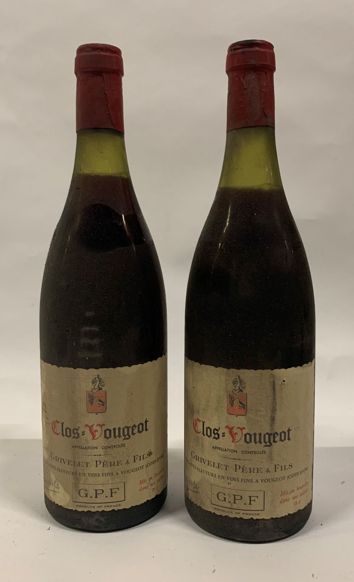 Null ● CLOS-VOUGEOT | Grivelet Père & Fils, 1972

6 bouteilles (LB, 2MB, 2B, V -&hellip;