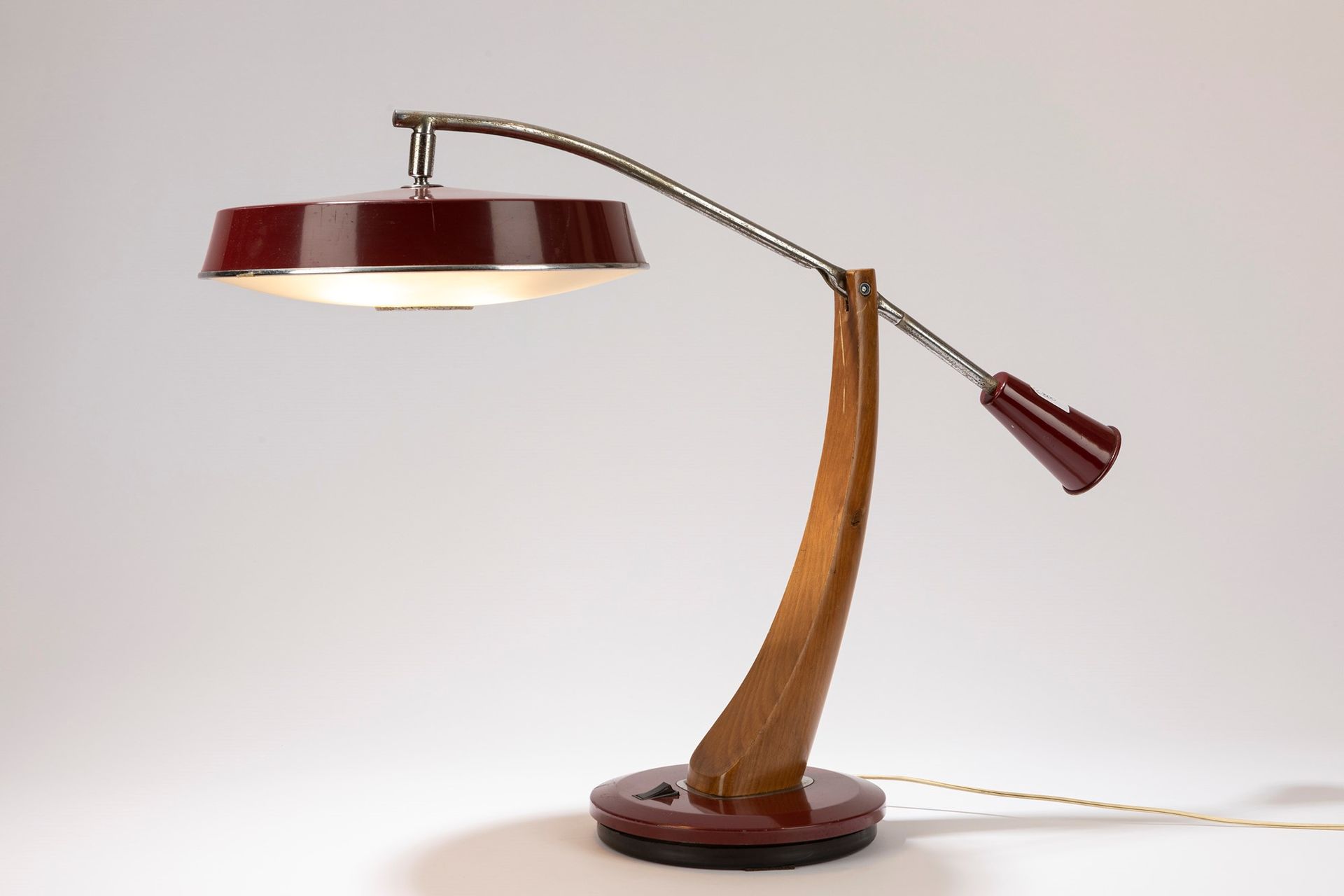 ITALIAN MANUFACTURE Lámpara de mesa, época de los años 50

cm h 50 x 30
con base&hellip;