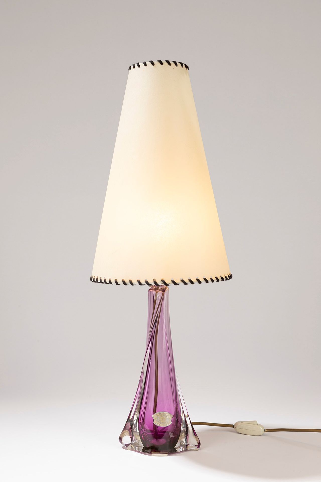 ITALIAN MANUFACTURE Table lamp, 40's period

dm cm 26, H cm 70
blown glass.
