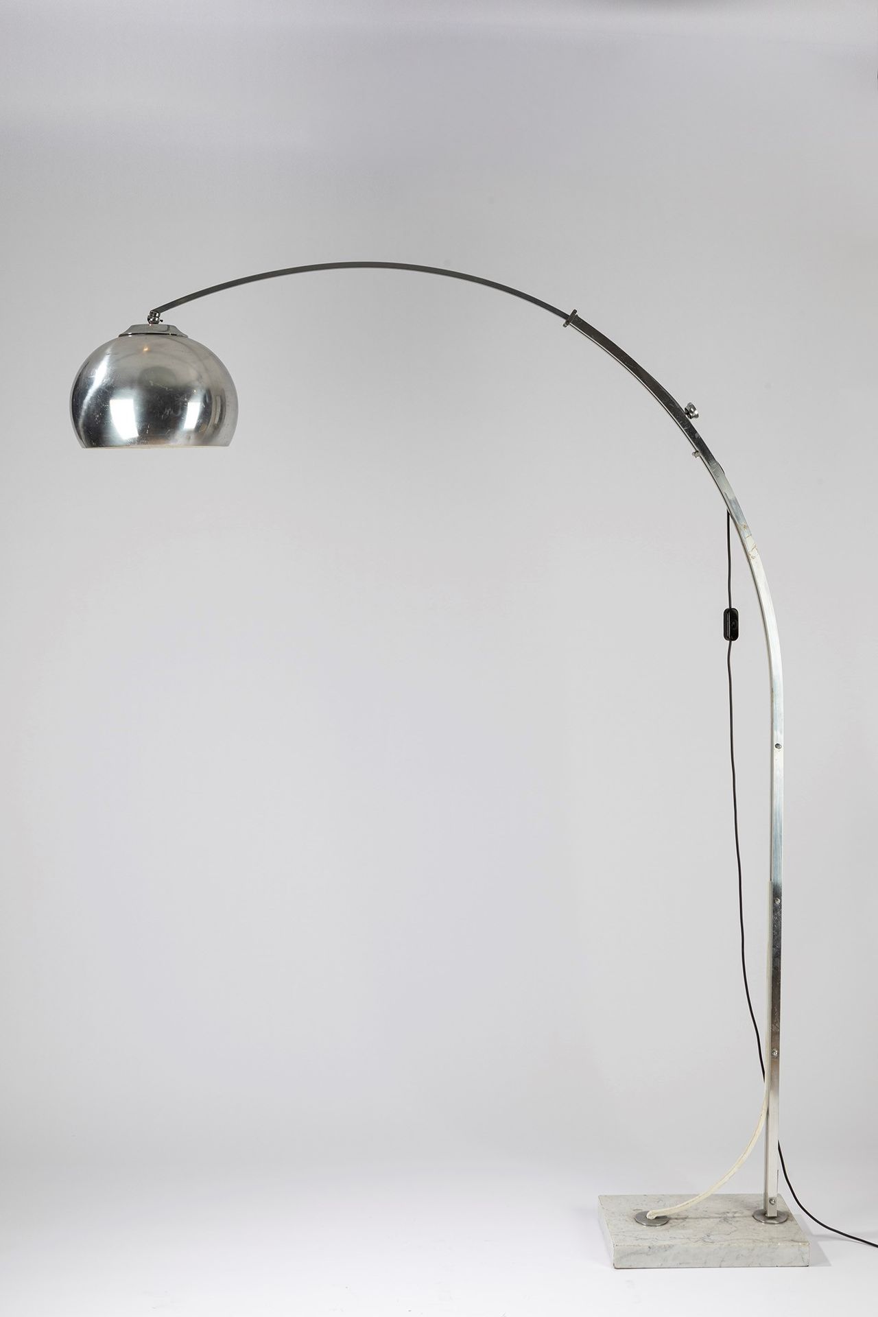 ITALIAN MANUFACTURE Floor lamp, 70's period

cm 140 x 29 x 202 H
with metal stem&hellip;