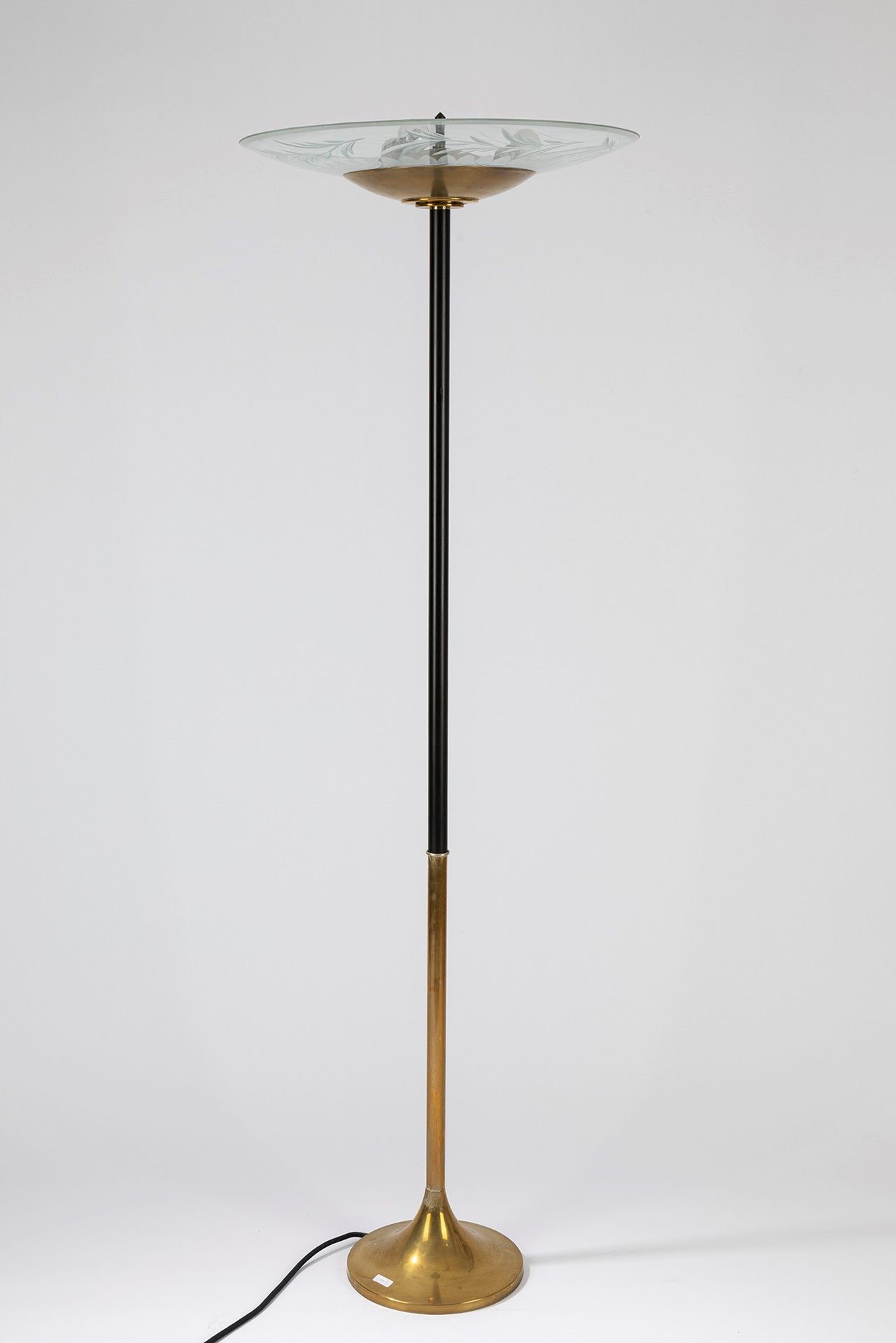 ITALIAN MANUFACTURE Floor lamp, 50's period

dm cm 57, H cm 175
black and brass &hellip;