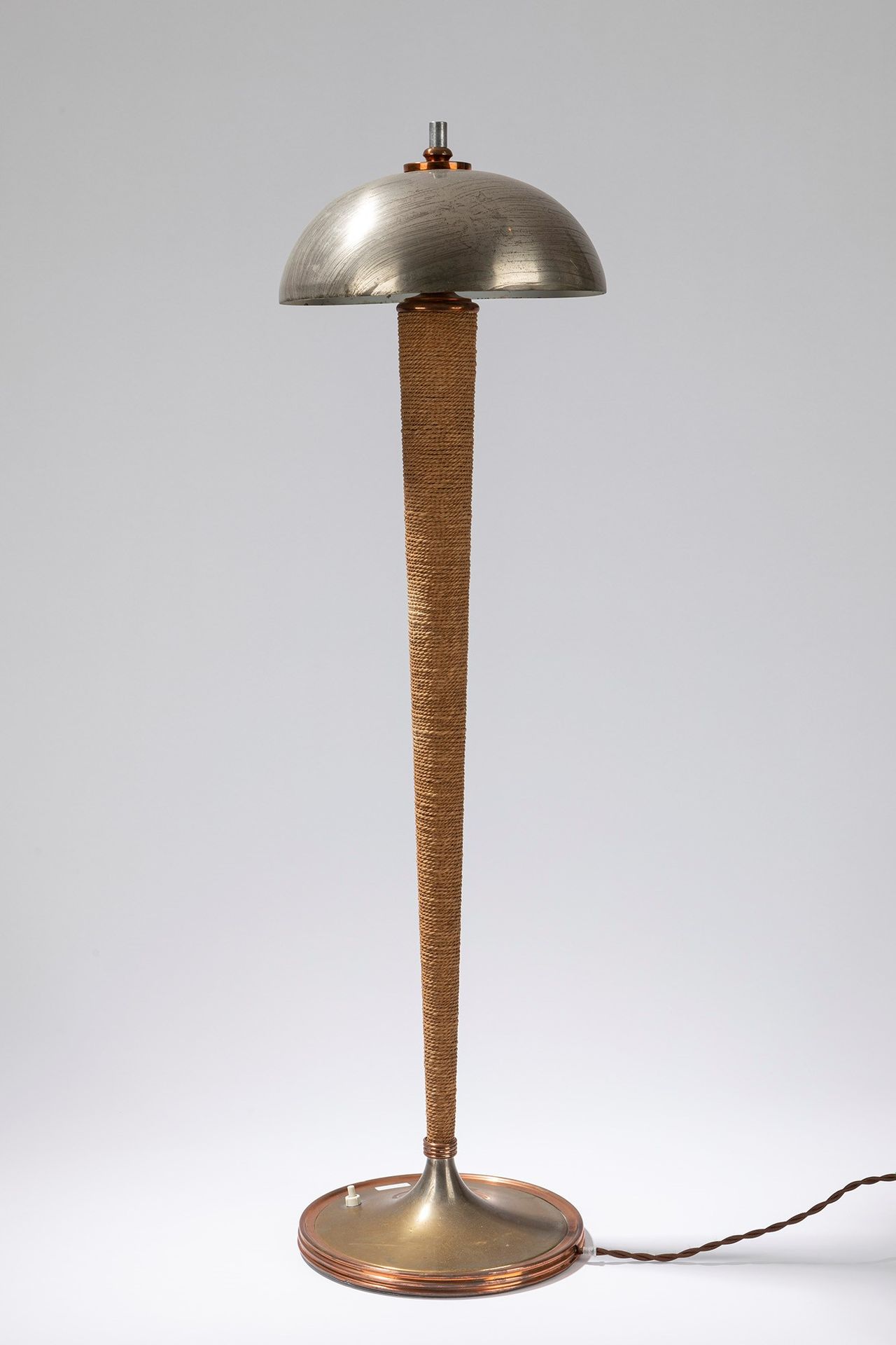 FRENCH MANUFACTURE Lampe de table, période 60's

h cm 90 x 25
métal avec tige en&hellip;
