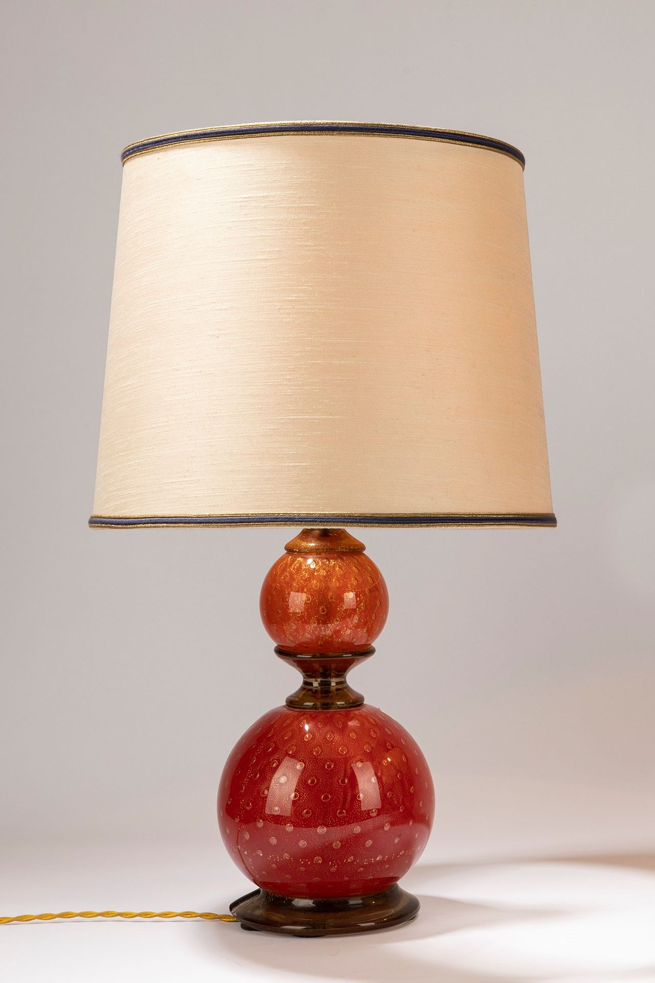 ITALIAN MANUFACTURE Table lamp, 50's period

dm cm 46, H cm 55
red blown glass.
