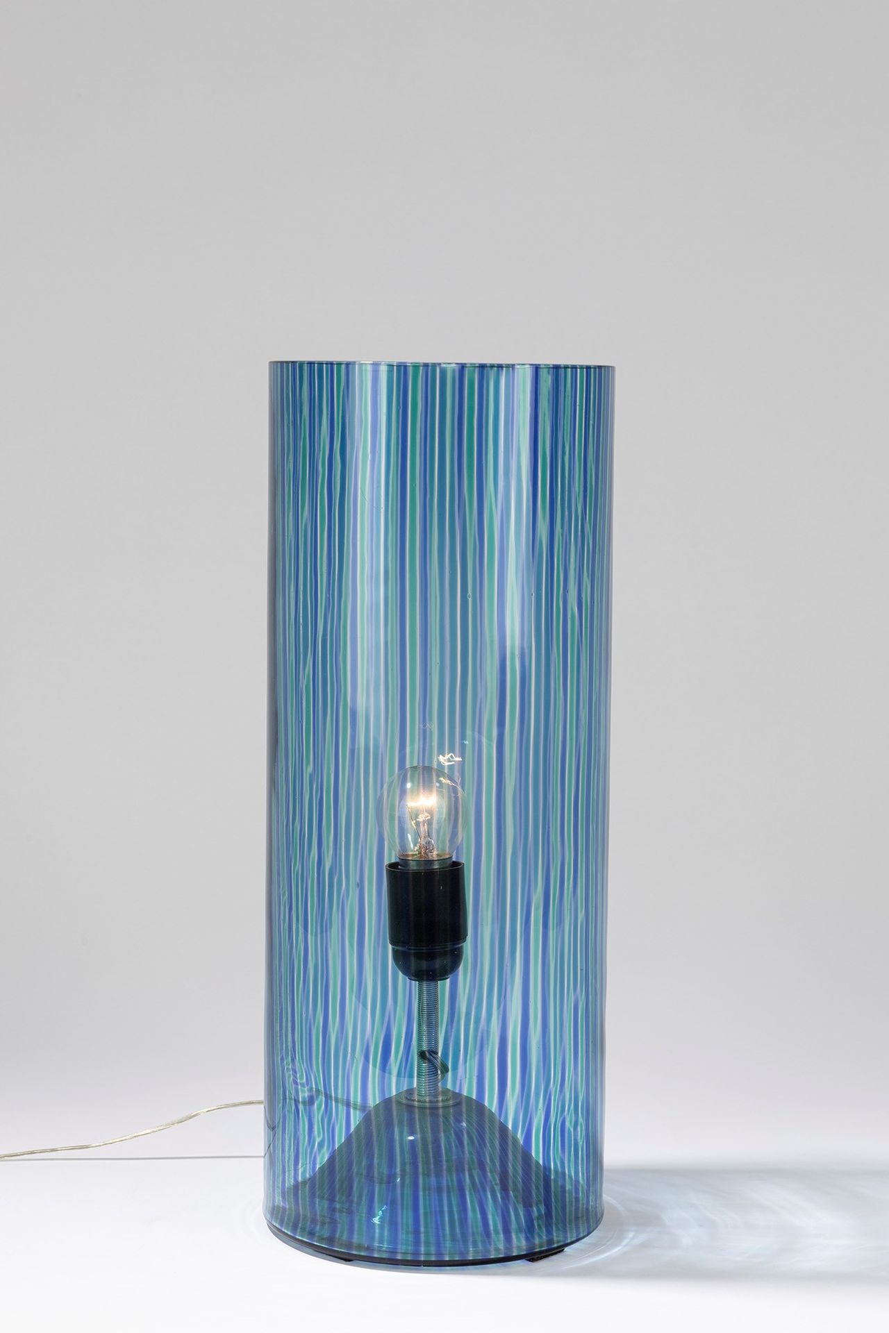 ITALIAN MANUFACTURE Lampe de table, période 60's

dm 16 cm h 40.5 cm
corps cylin&hellip;