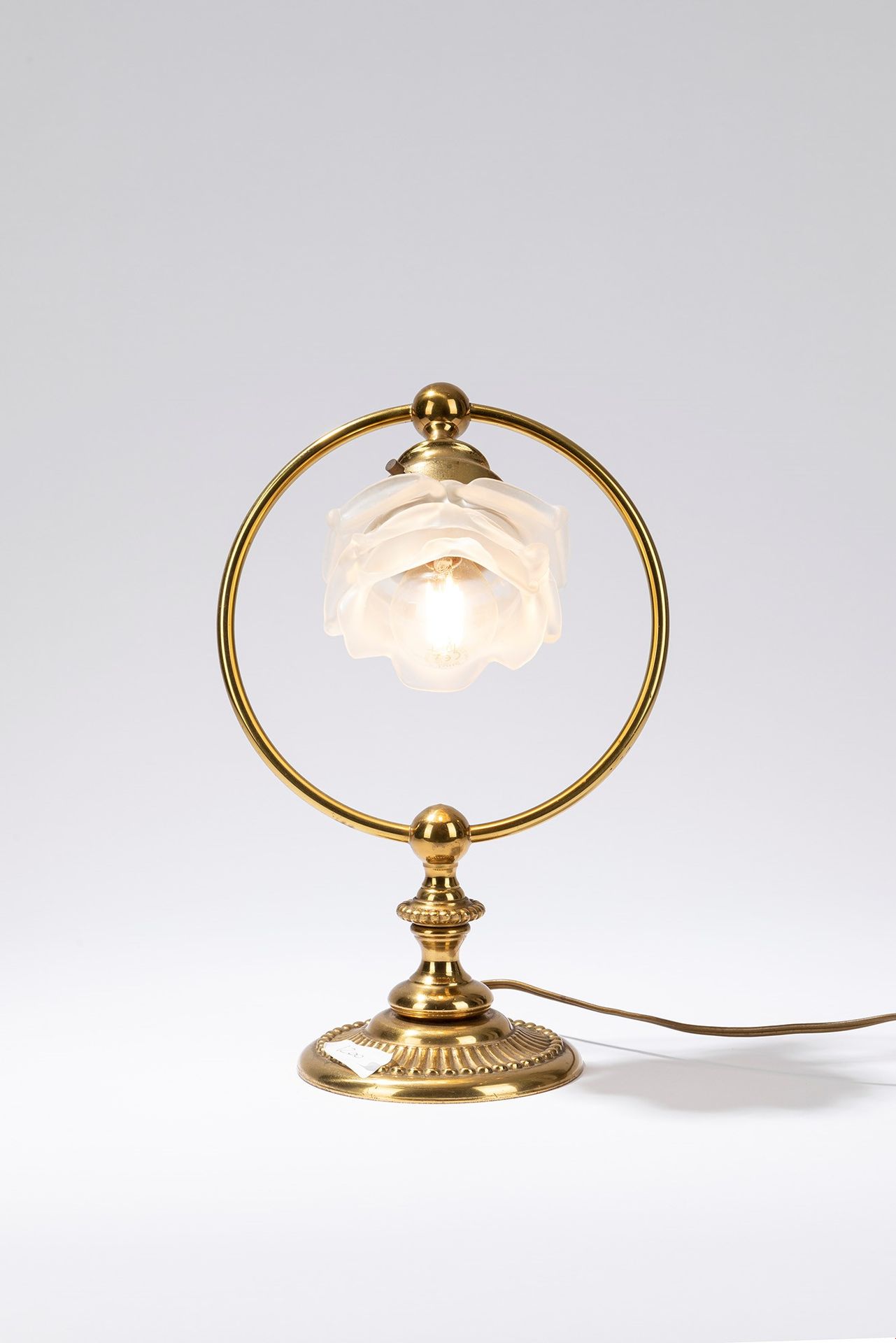 ITALIAN MANUFACTURE Lampe de table, période 50's

dm cm 20, H cm 30
laiton et ve&hellip;