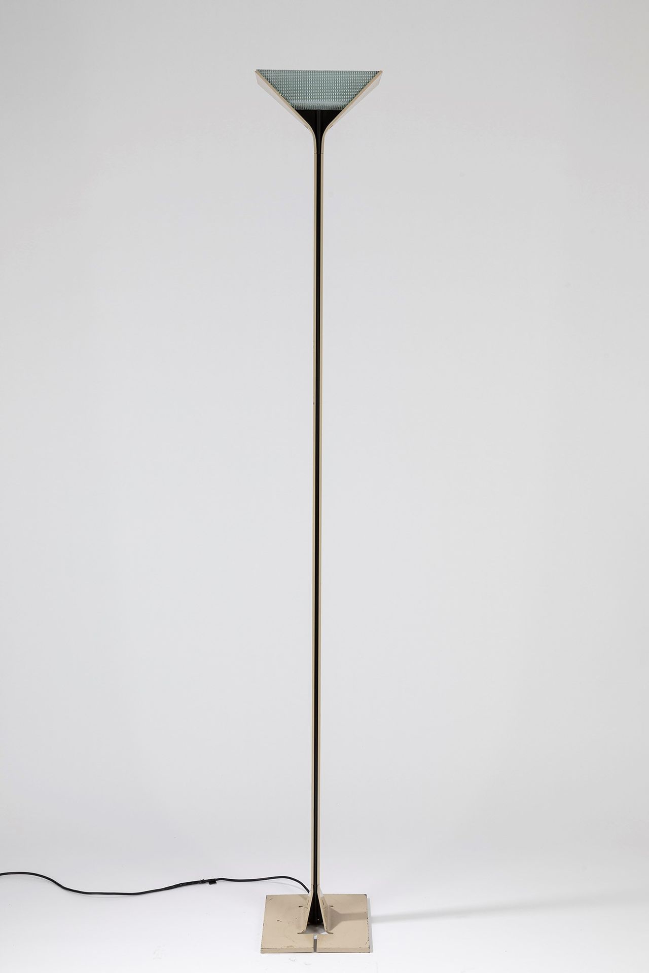 Tobia Scarpa Pareja de lámparas de pie, época de los 70

cm h 190 x 25 x 25
Zapa&hellip;