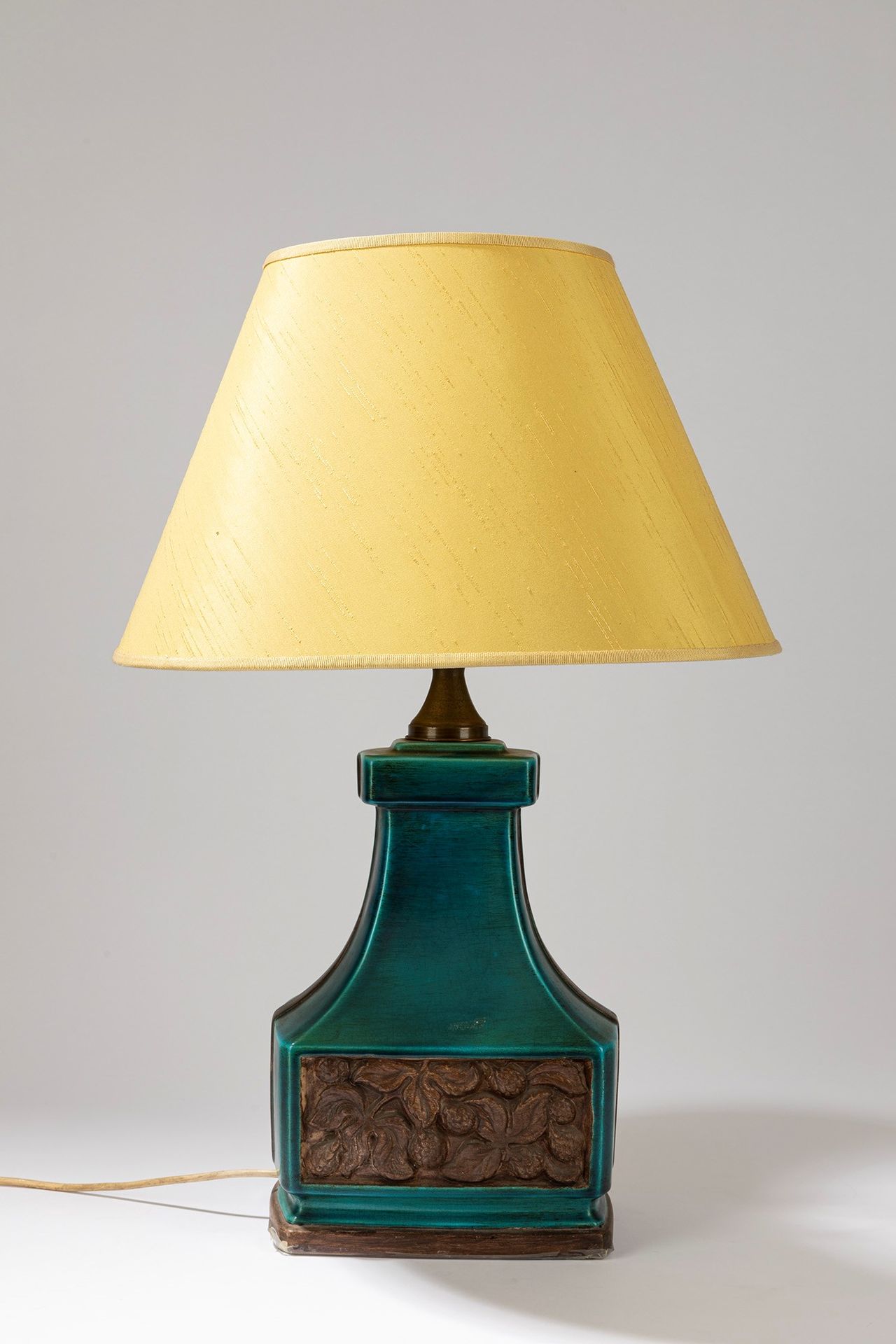 ITALIAN MANUFACTURE 台灯，50年代

cm 24 x 17 x 34 H, H max cm 80,
釉面陶瓷。