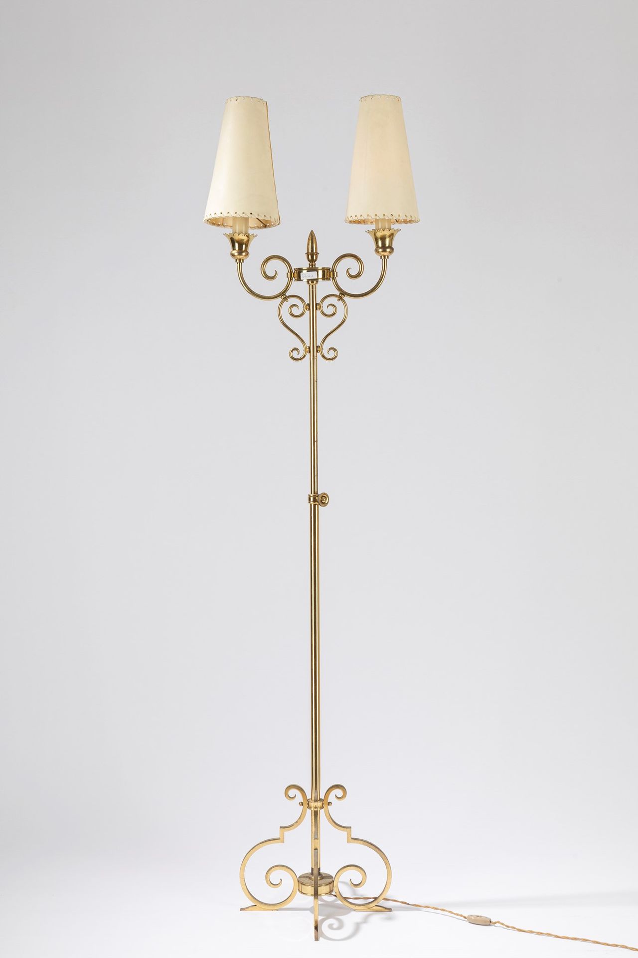 ITALIAN MANUFACTURE 落地灯，40年代

45 cm x 25 cm x h 145 cm to 195 cm max.
，带铜质遥感灯杆。