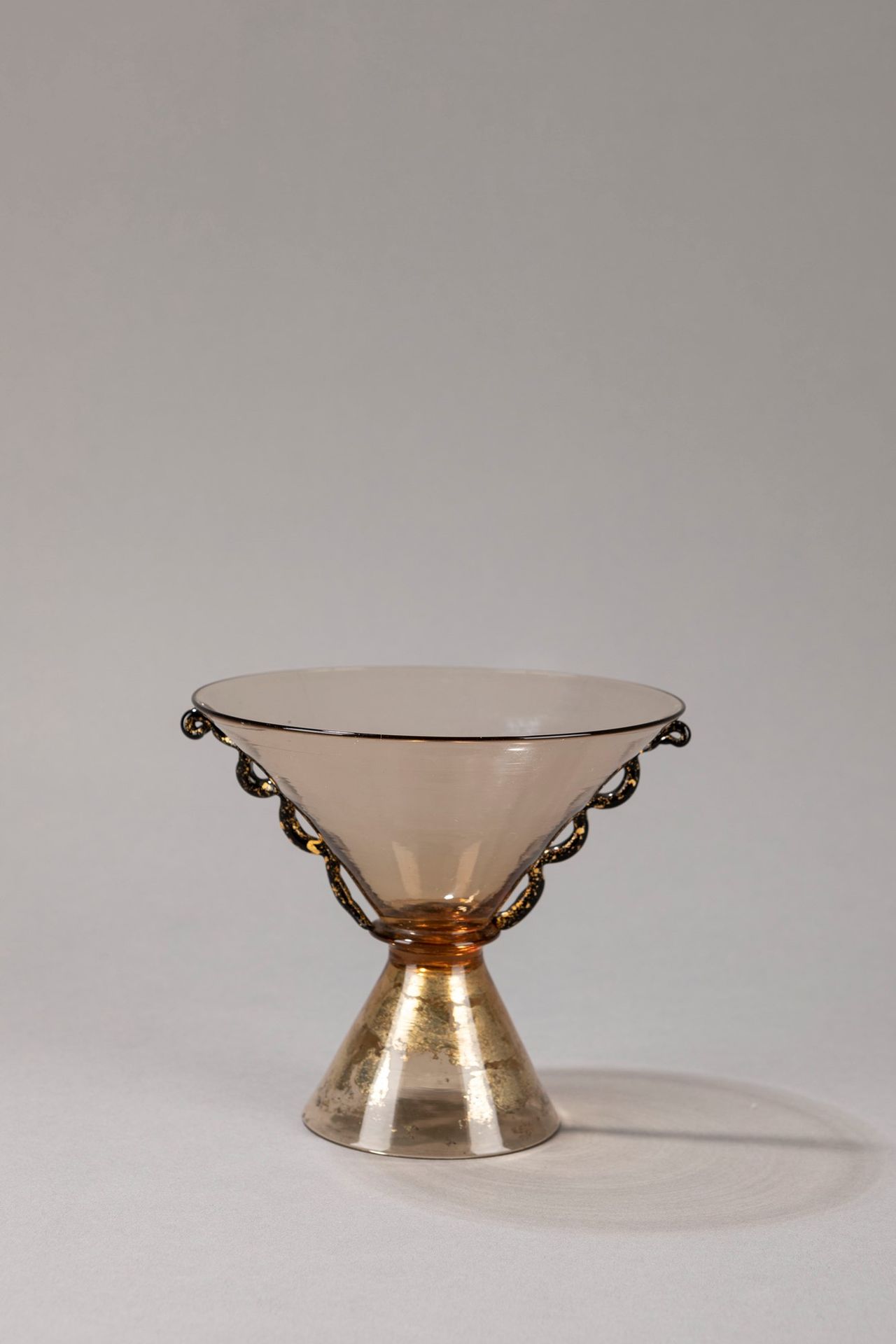 SALIR, Murano Vase, 1930 ca.

H 13 x diam 14 cm
blown glass, mirrored base