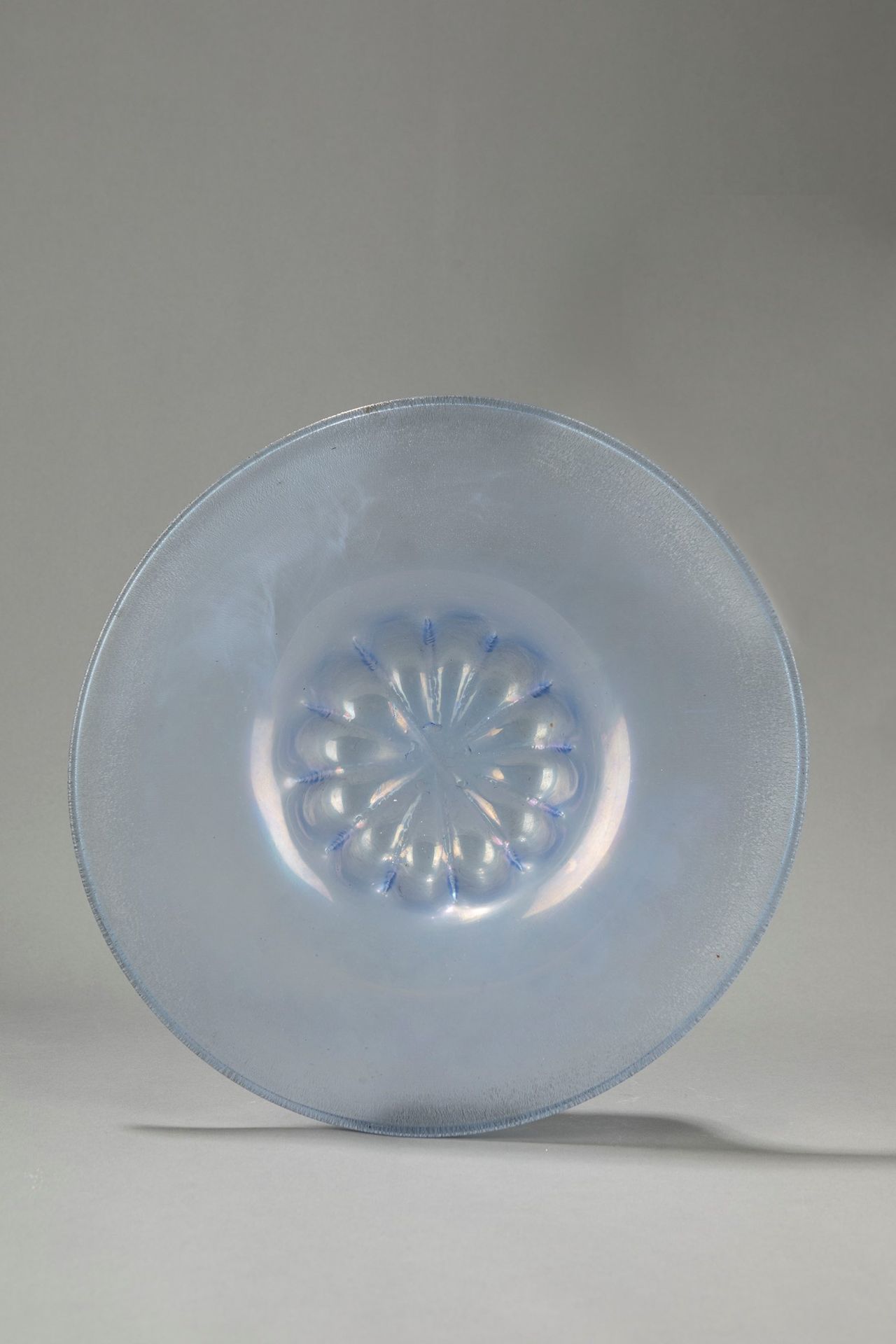 VITTORIO ZECCHIN 中心器皿，1920年左右

直径34厘米
蓝色吹制玻璃。

威尼尼制造
