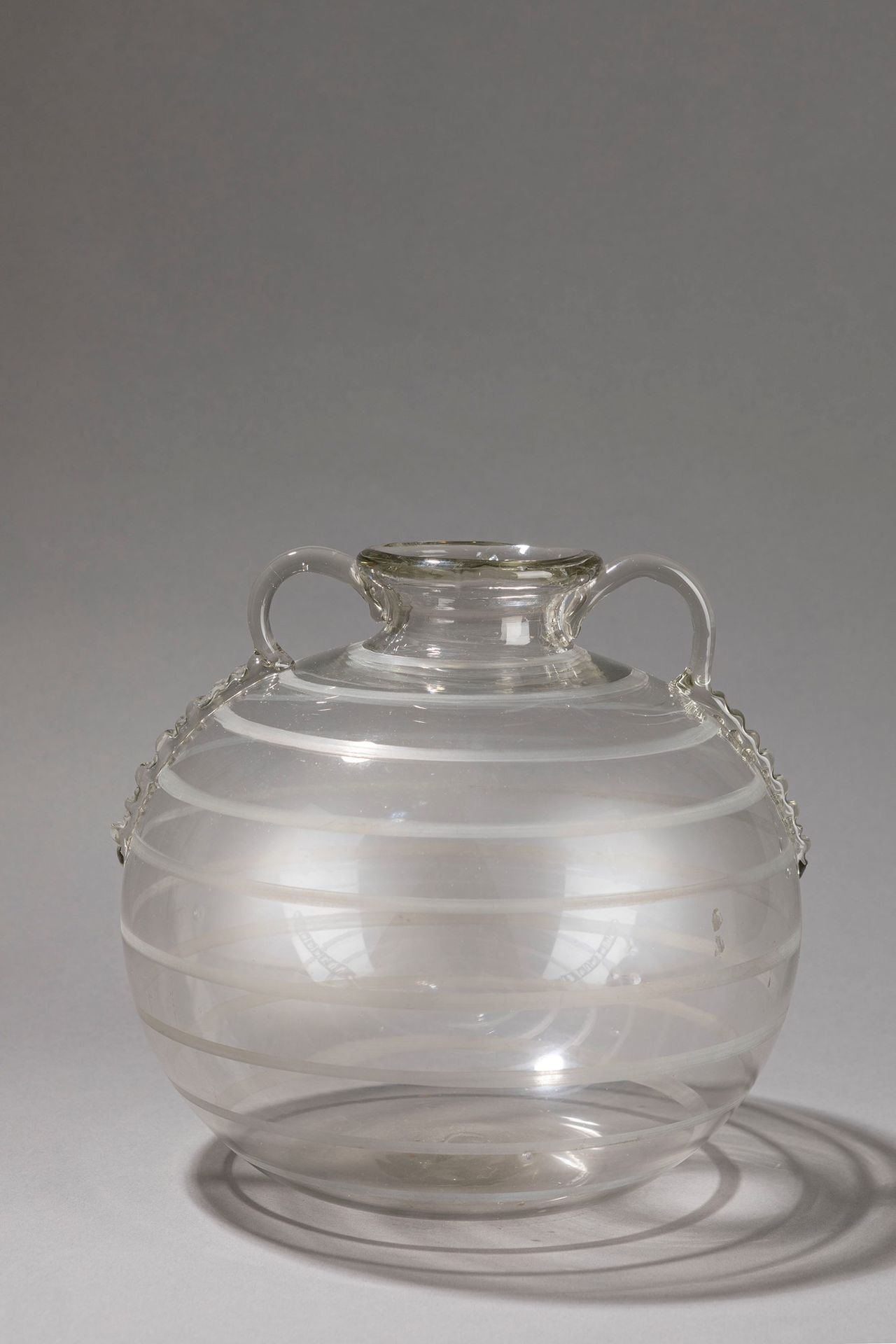 SALIR, Murano Vase, 1930 ca.

H 24 x diam 20 cm
geblasenes Glas, satinierte Bänd&hellip;