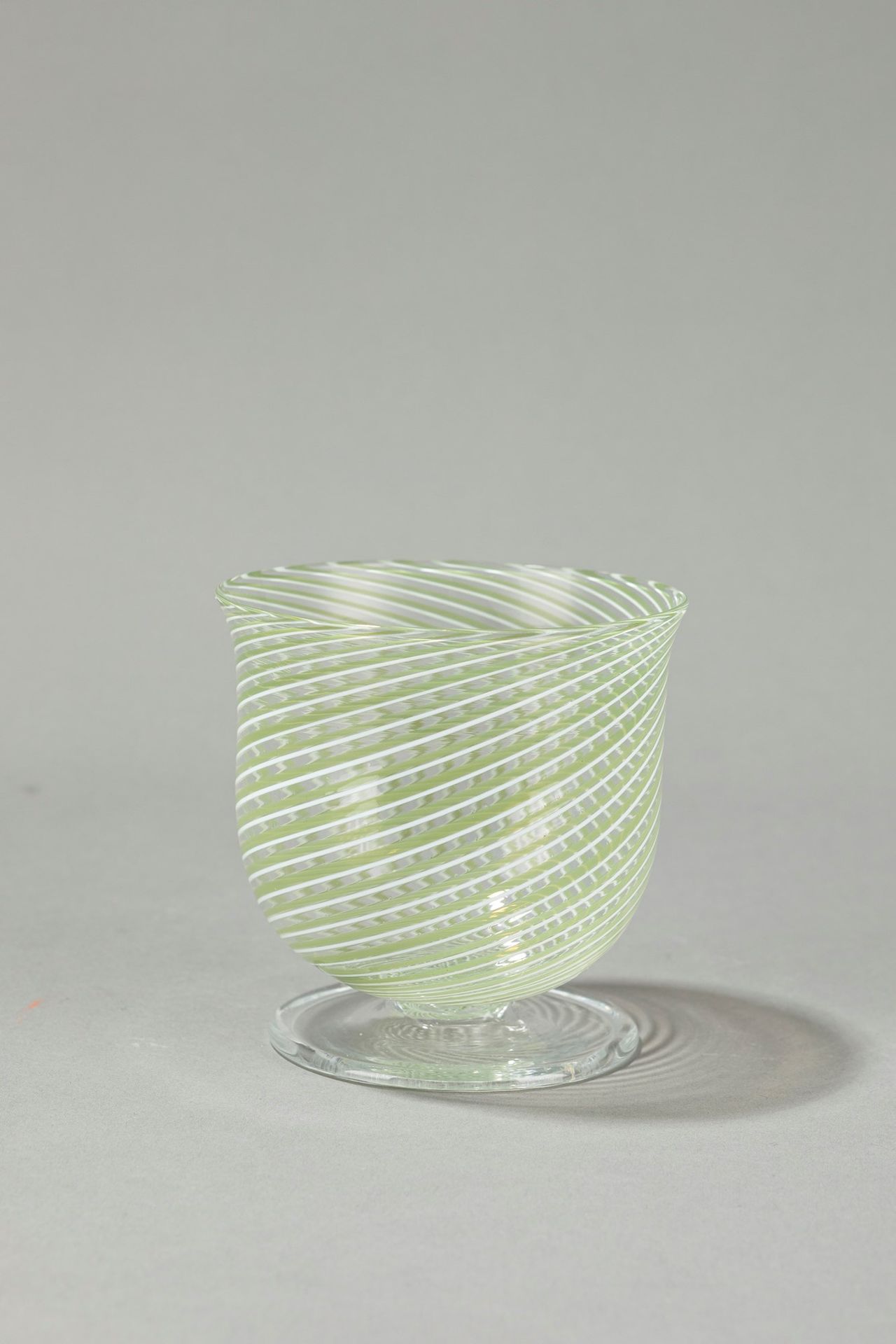 Owe Thorsen; Brigitta Karlsson Vase, 1960 ca.

H 13 ca. Cm
mezza filigrana gebla&hellip;