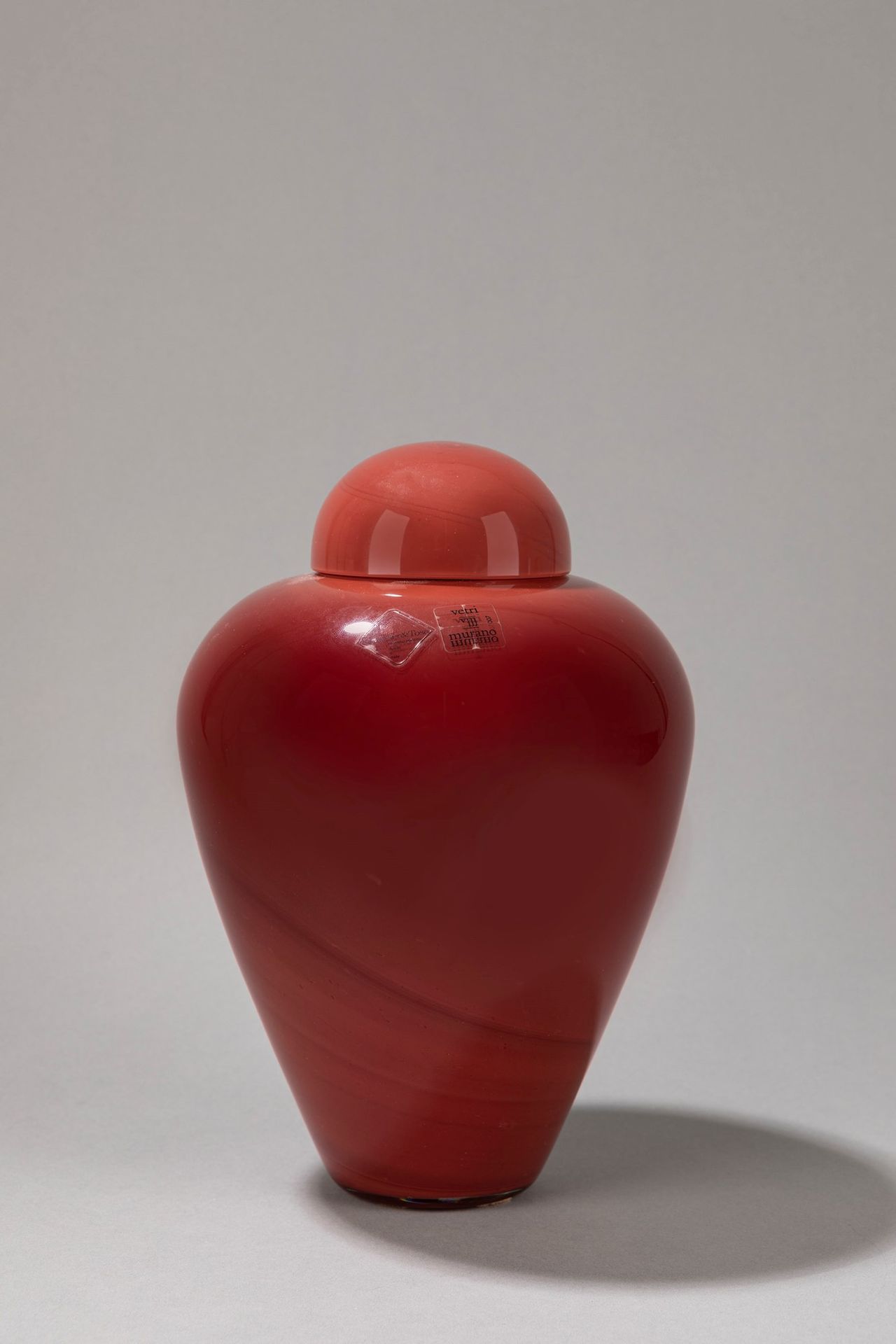 Barovier e Toso Vase, 1970 ca.

H 27,5 x 14 cm
mit Becher, rotes geblasenes Glas&hellip;