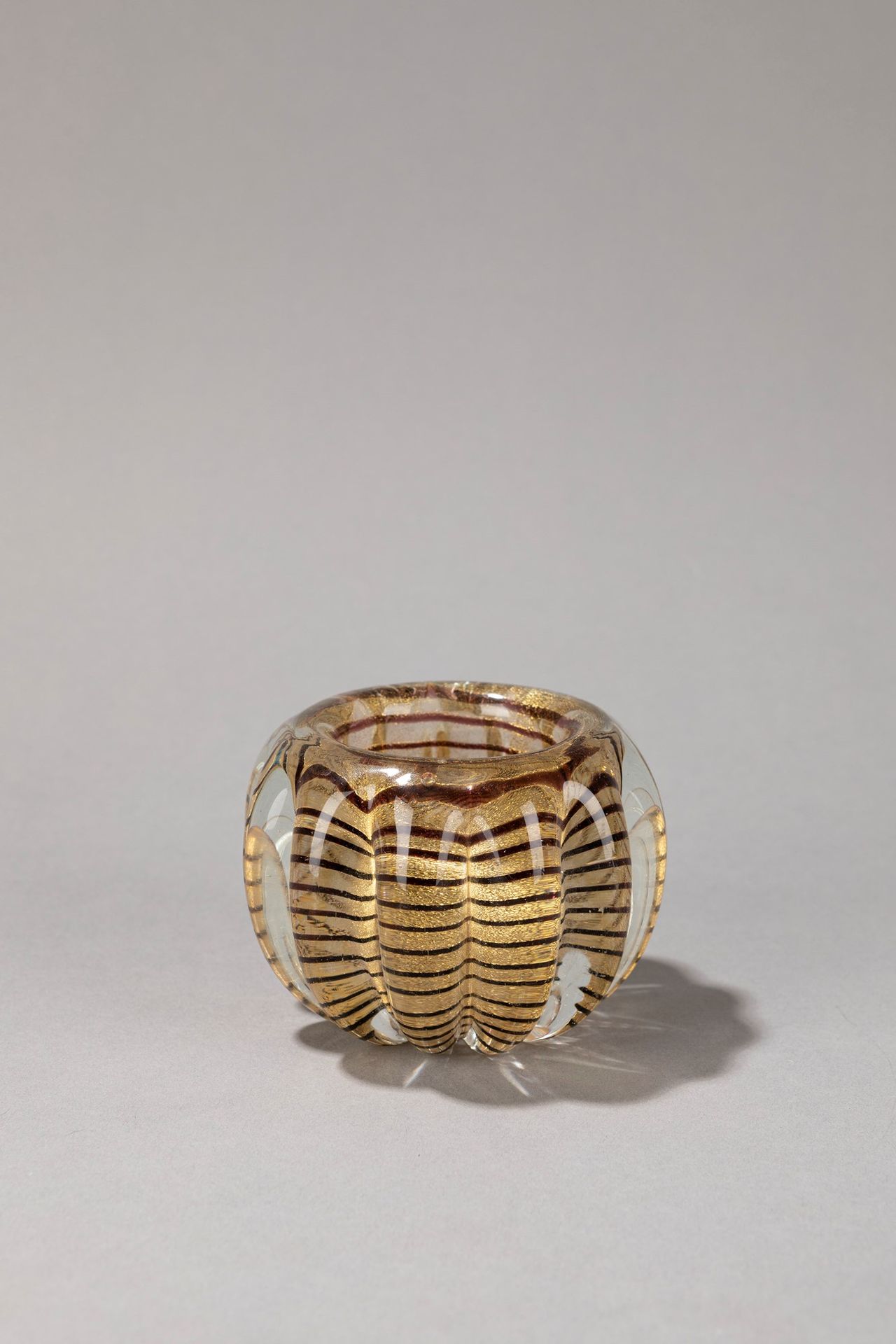 Ercole Barovier Bowl, 1950 ca.

Cm 7 x 10
ribbed golden glass.

Barovier e Toso &hellip;
