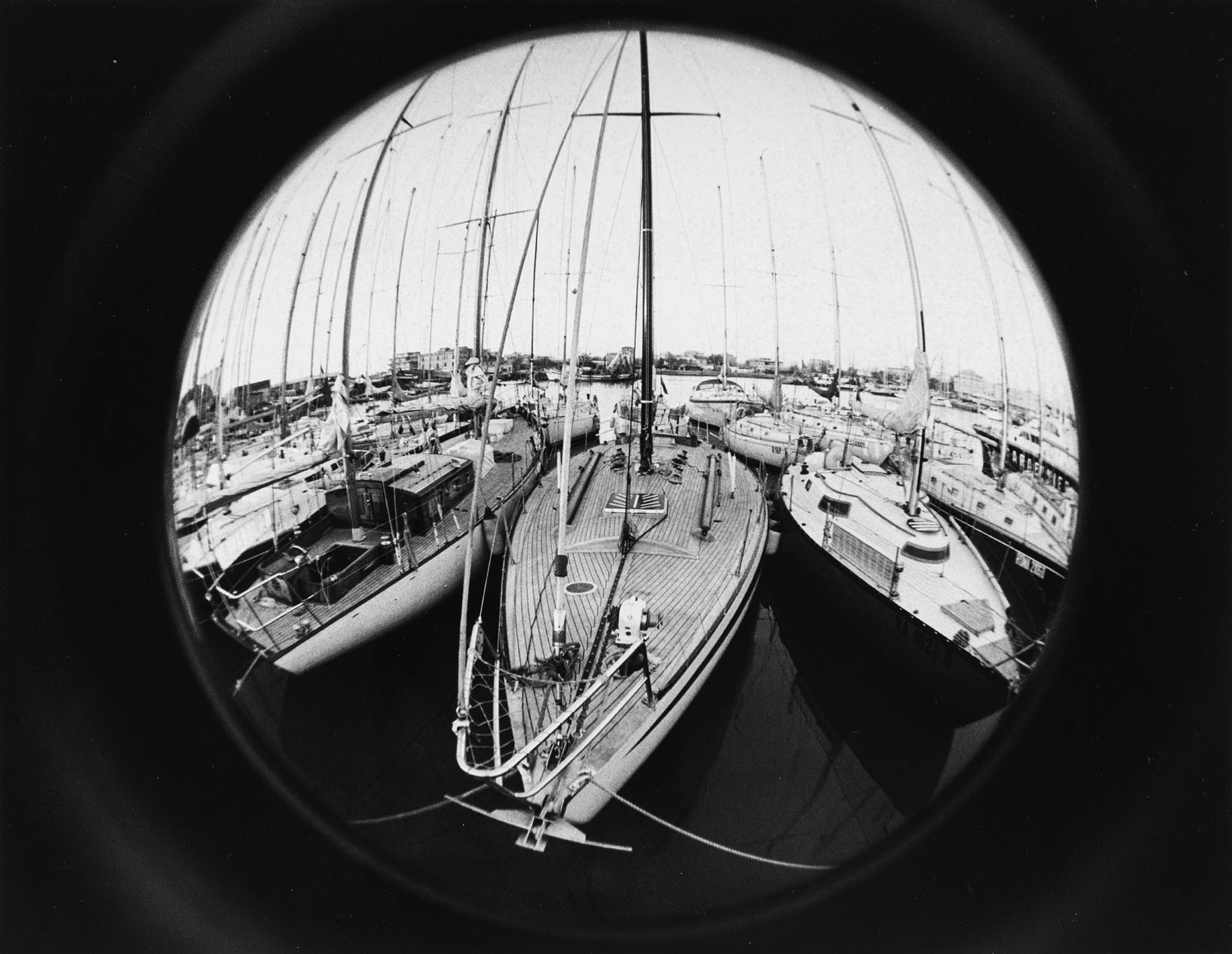 Marcello MENCARINI 船只，1960年

复古明胶银印刷品
9.3 x 12 in.
摄影师的信用印章在背面
本拍品受艺术家转售权保护。