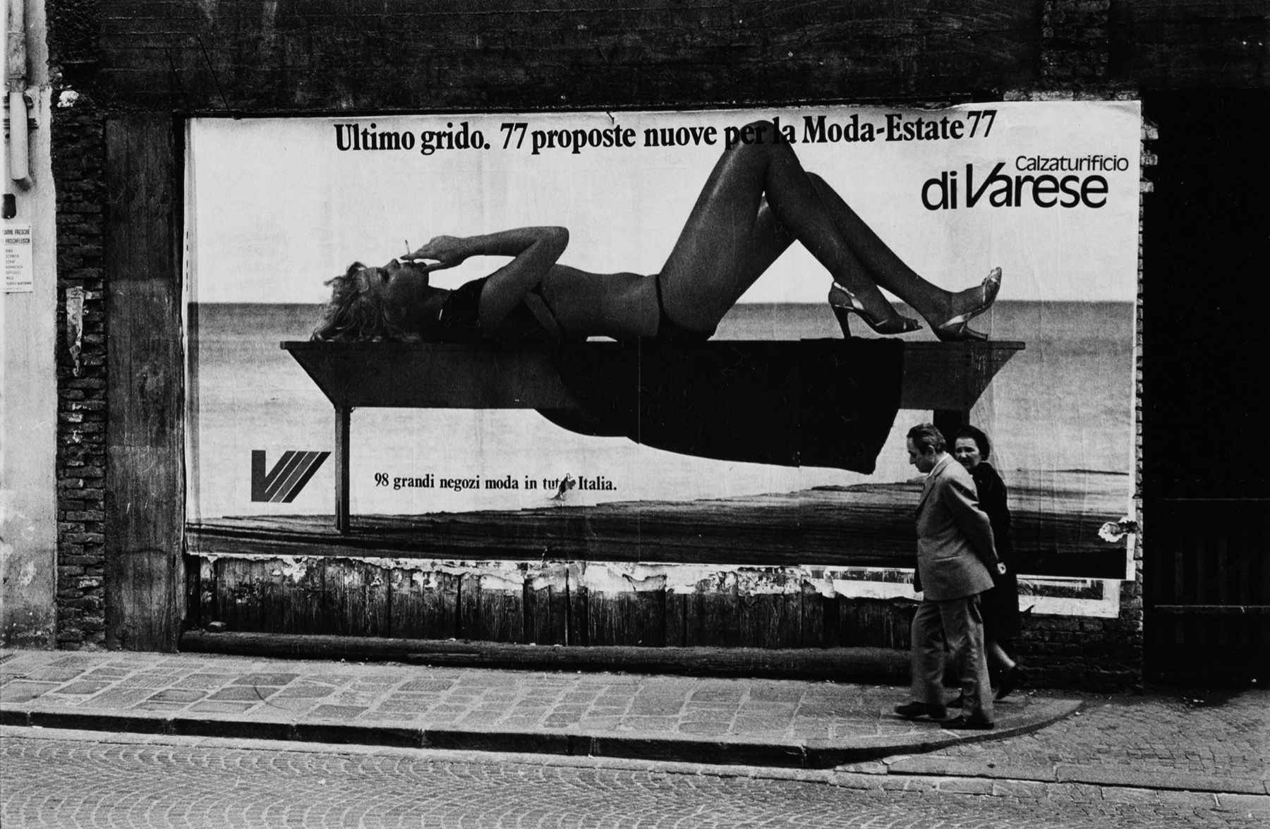 ULIANO LUCAS 波尔扎诺，在街上，1970年

复古明胶银版画
9.4 x 12 in.(5.8 x 8.8 in picture)
照片背面有摄影师&hellip;