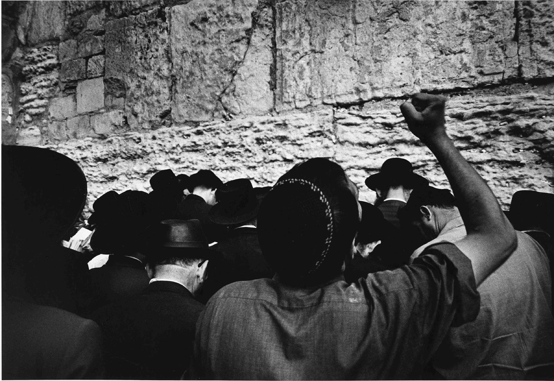 Leonard Freed 哭墙，耶路撒冷，1967年

明胶银版画，后期印刷
8 x 10 in.(6.5 x 9.6 in. Picture)
题目和日期为&hellip;