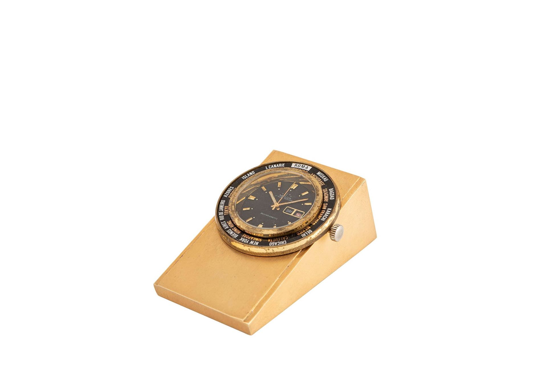 Melux Melux desk clock paperweight with day, date and worldtimer, '60s


Gilded &hellip;