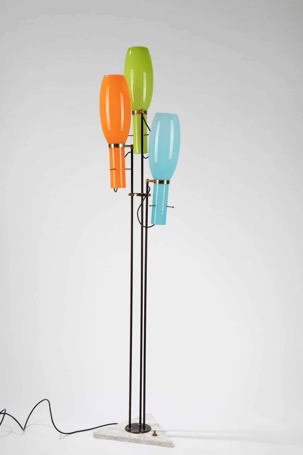 STILNOVO Floor lamp, 1950 ca.

H 165 cm
three incamiciato coloured glass diffuse&hellip;