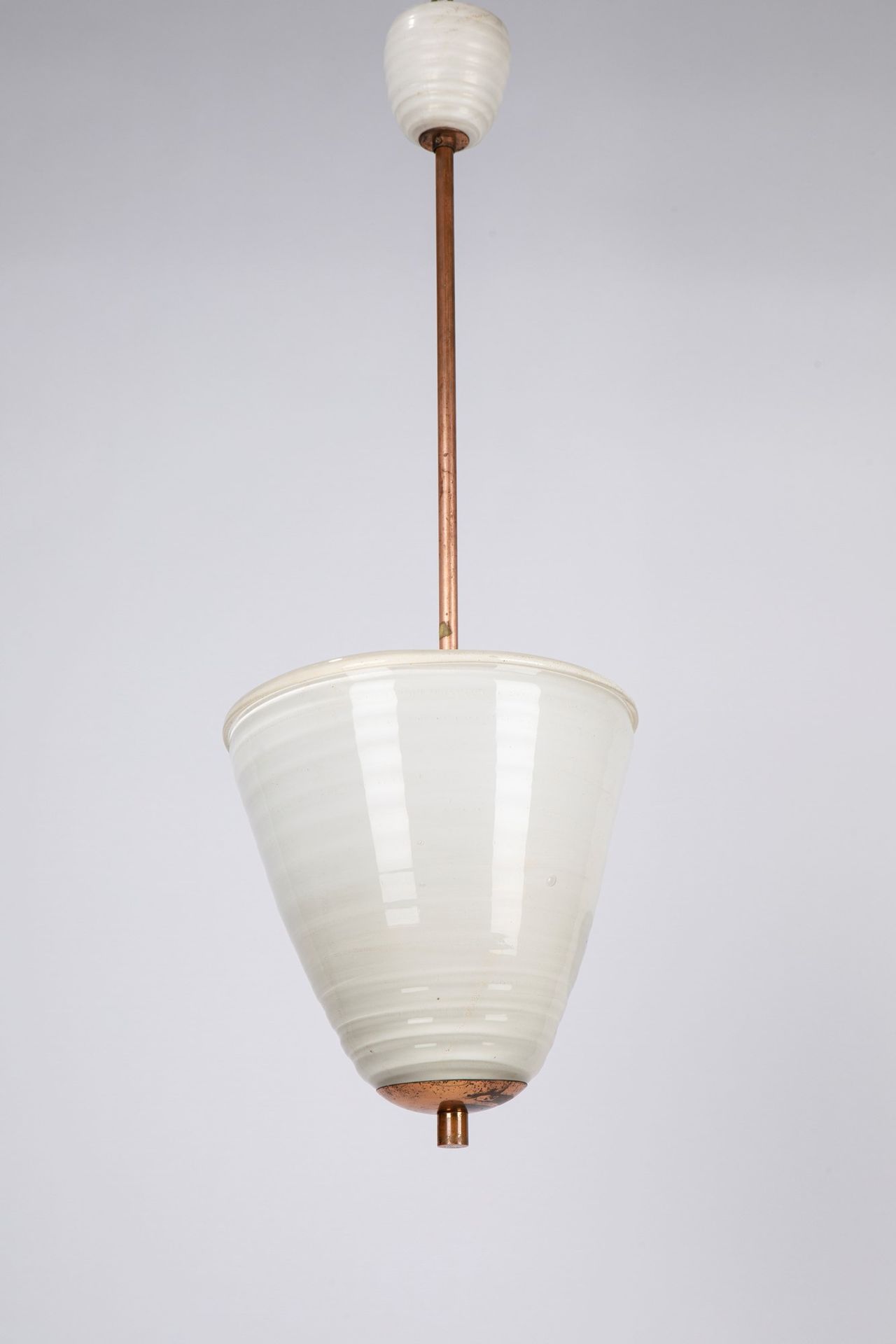 Buzzi, Tomaso Chandelier, 1930 ca.

Cm 90x30
milkwhite glass and golden leaf. Pa&hellip;