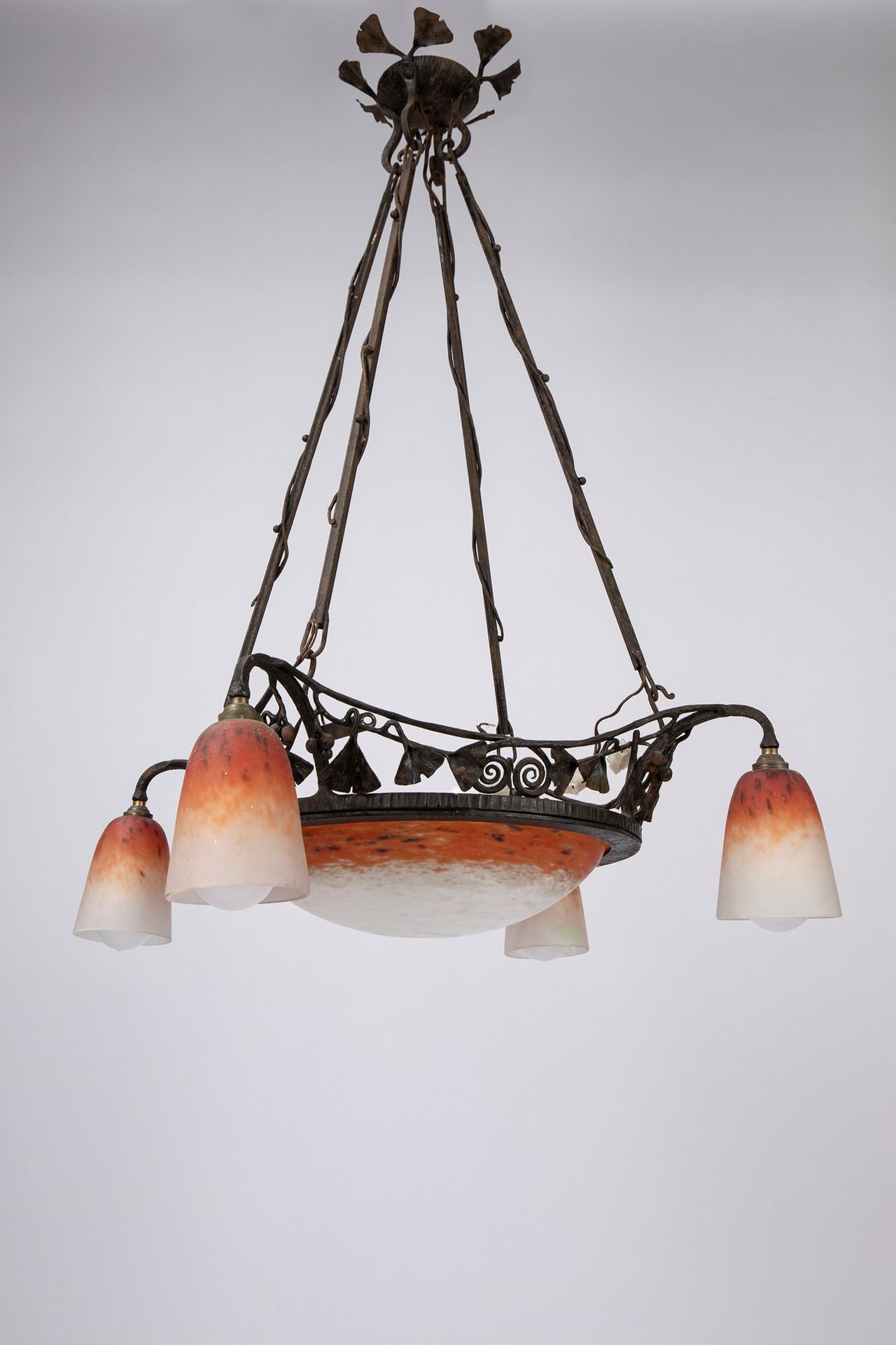 Manifattura Francese Chandelier, 1920 ca.

Cm diam 80
wrought iron and glass pas&hellip;
