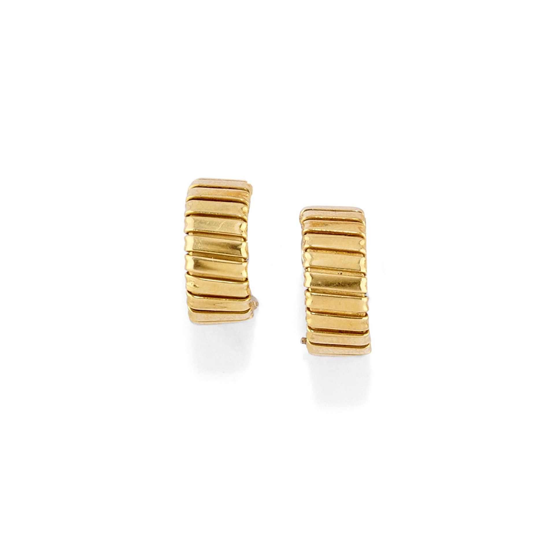 Null A 18k yellow gold earclips


Peso g 8.80 cm 1.40x1.60