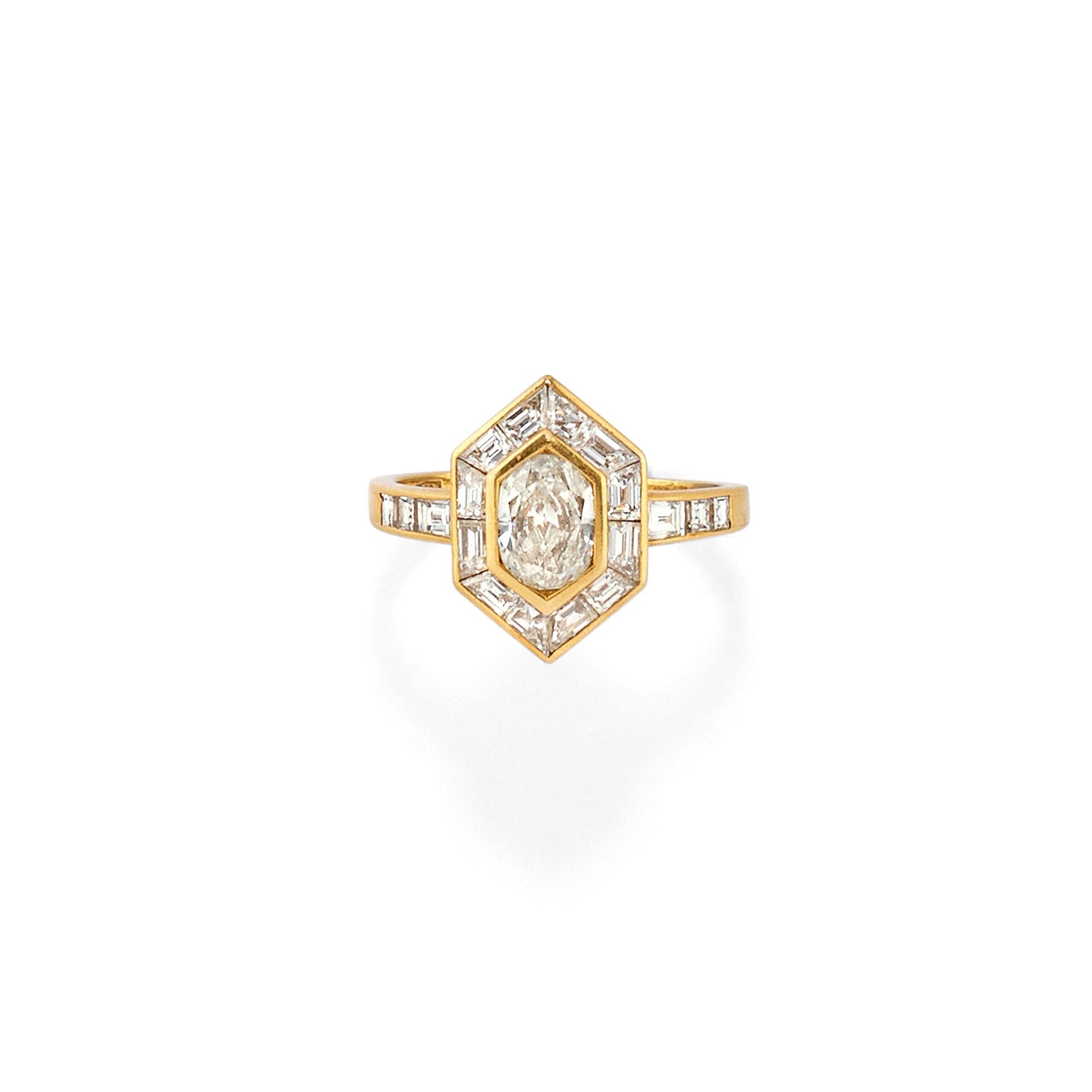 Null 一枚18K黄金和钻石戒指


 

椭圆形切割钻石约0.70克拉，车工、长方形和花式切割钻石约1.00克拉

 

重量 g 4,40 尺寸 17