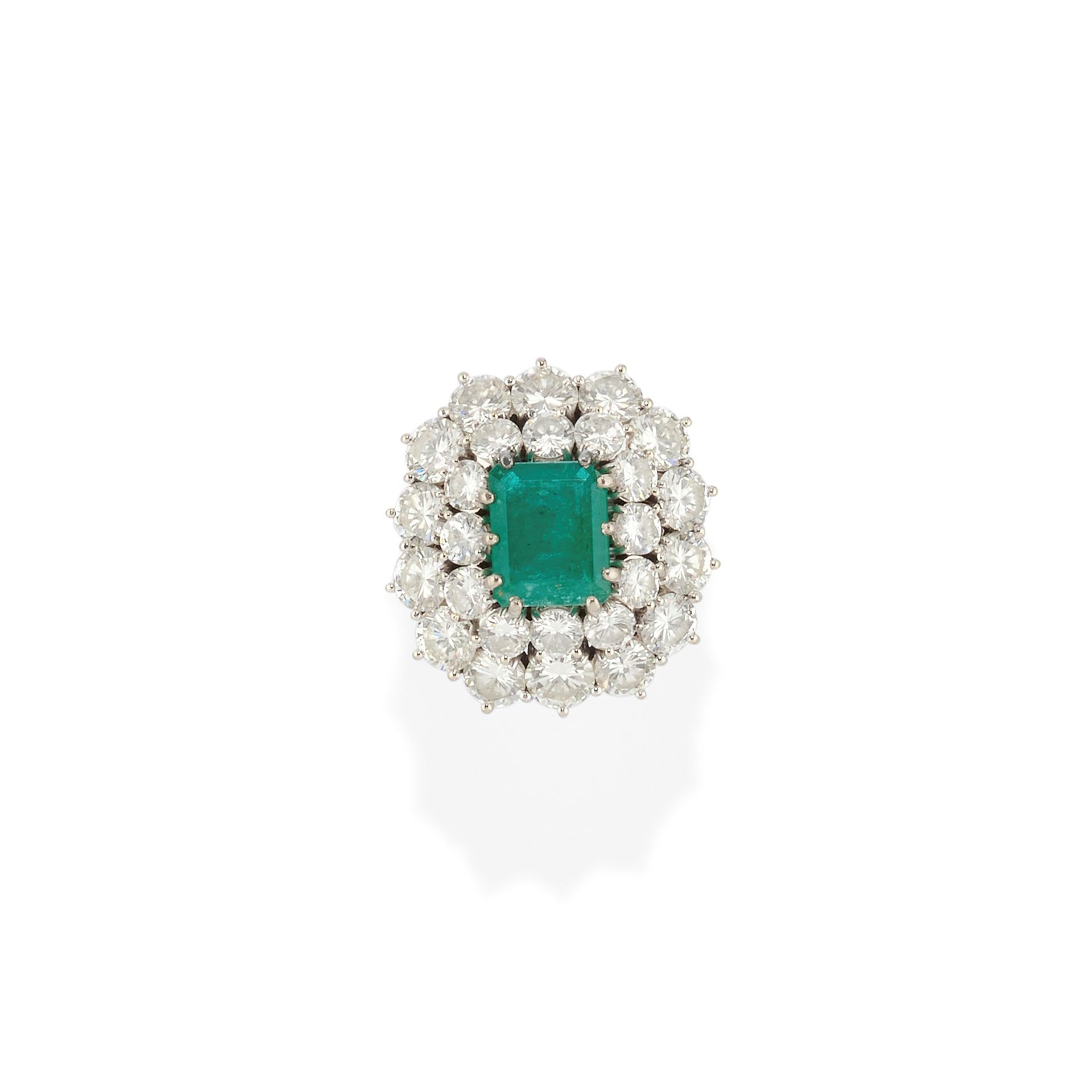 Null 一枚18K白金、绿宝石和钻石戒指 


 

长方形切割祖母绿约1.50克拉，明亮式切割钻石约3.50克拉

 

重量 g 11,00 尺寸 17