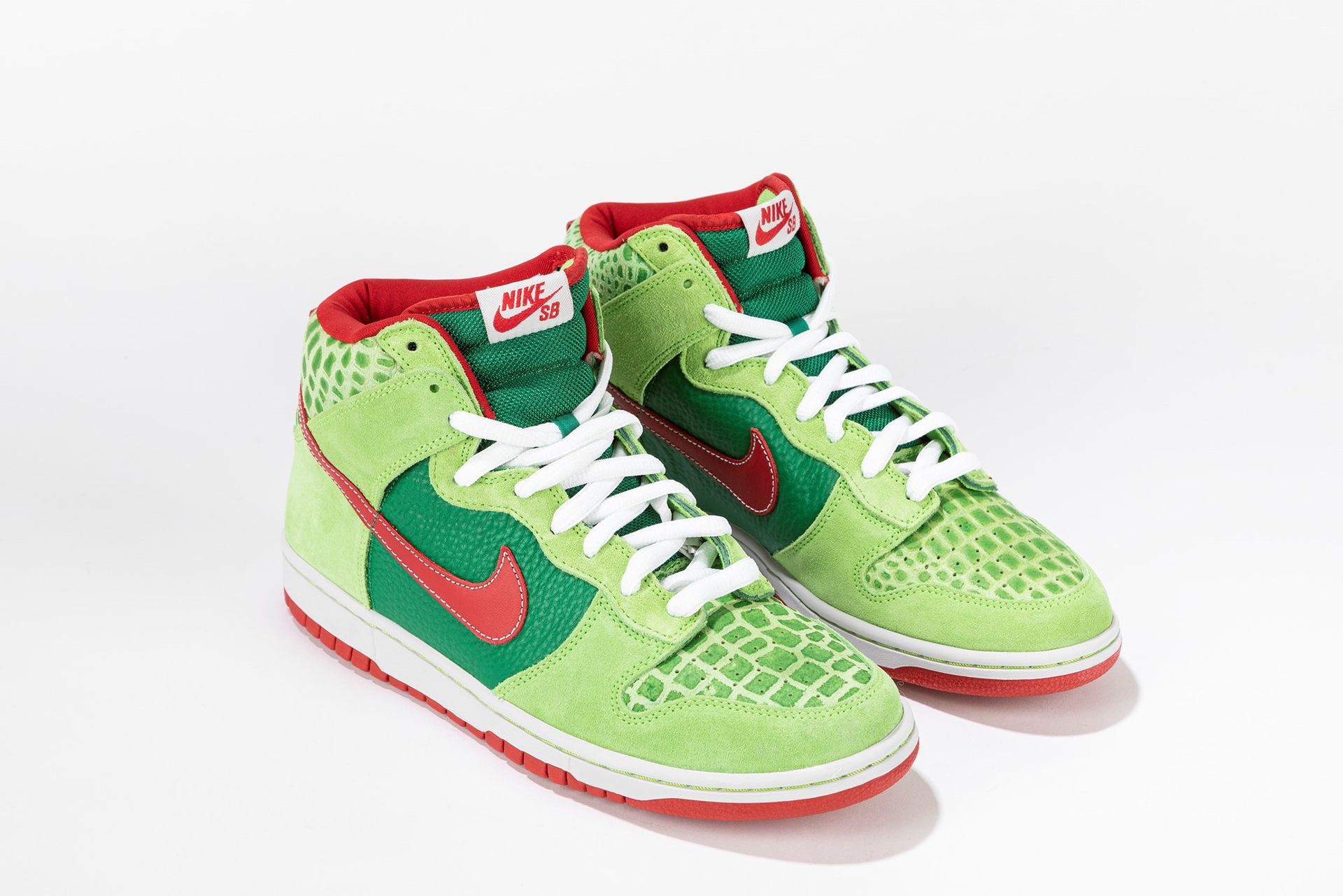 NIKE Dunk SB High Pro Dr. Feelgood | Taille US 10.5 EUR 44.5, 2008

Le Nike Dunk&hellip;