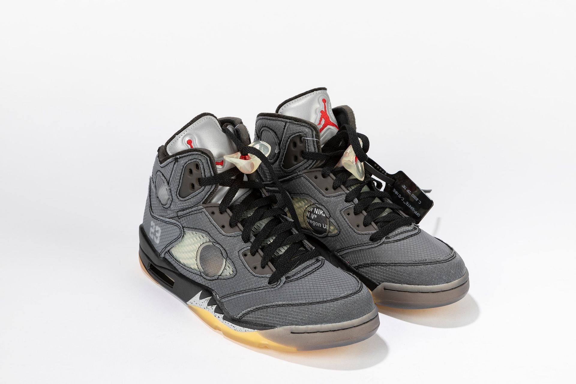 NIKE Jordan 5 Retro Off-WhiteNegro | Tamaño US 8.5 EUR 42, 2020


Jordan 5 Retro&hellip;