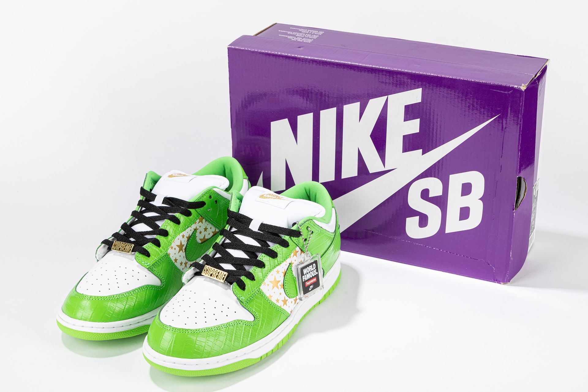 NIKE Dunk SB Low Supreme Stars Mean Green | Size US 11 EUR 45, 2020


Nike Dunk &hellip;