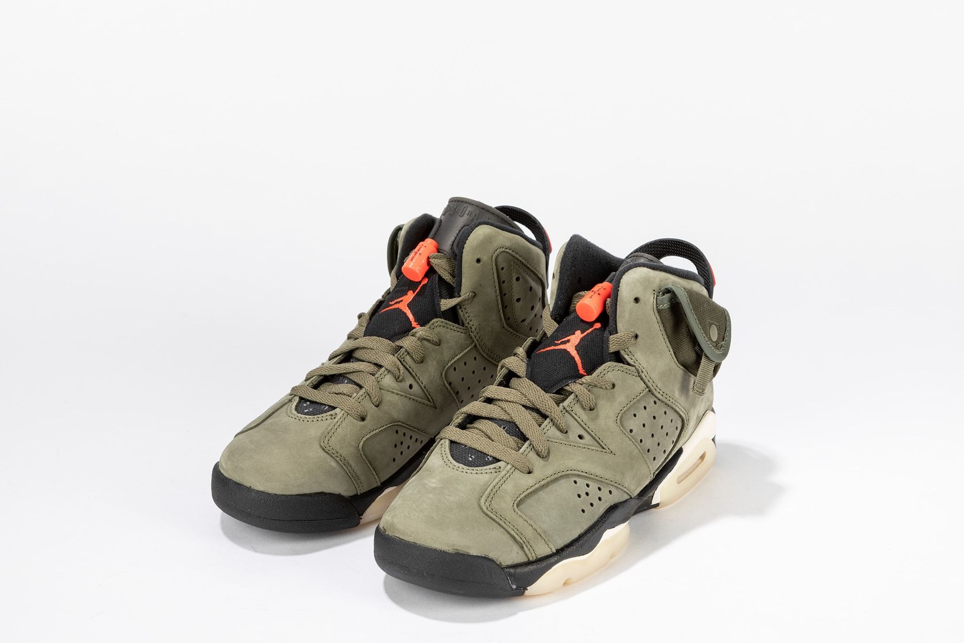 NIKE Jordan 6 Retro TravisScott | Taille US 5Y EUR 38.5, 2019


Jordan 6 Retro T&hellip;